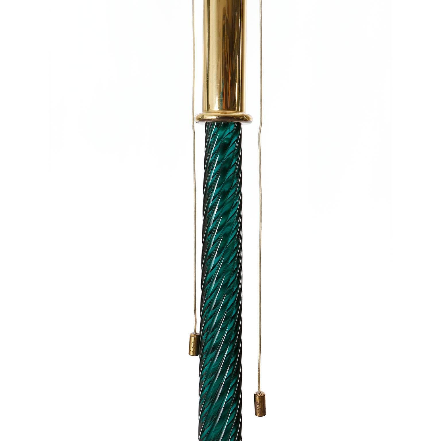 Mid-20th Century Kalmar Floor Lamp Glasschaft no. 2134, Patinated Brass Emerald Green Glass 1960s For Sale