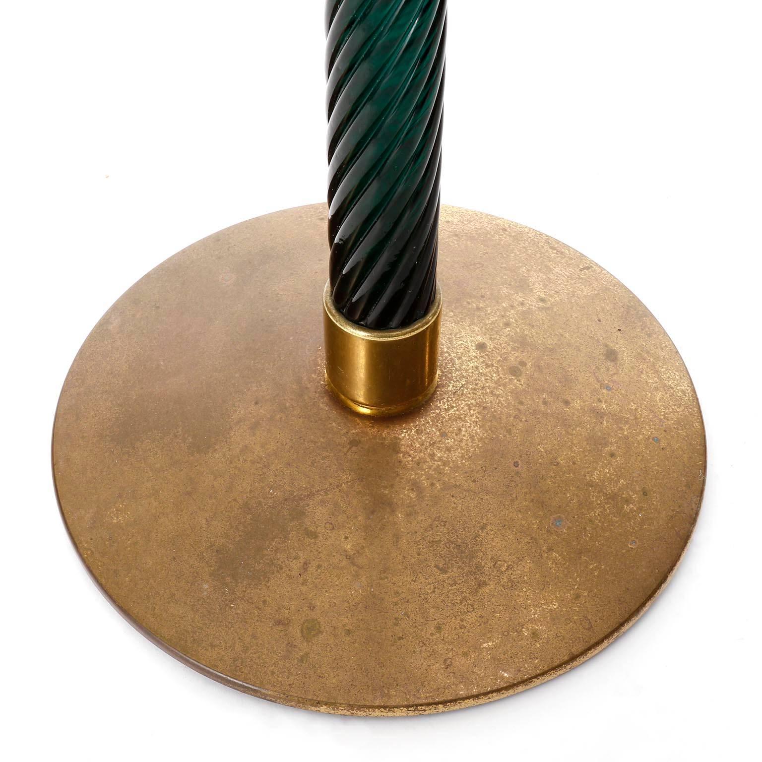 Kalmar Floor Lamp Glasschaft no. 2134, Patinated Brass Emerald Green Glass 1960s For Sale 1