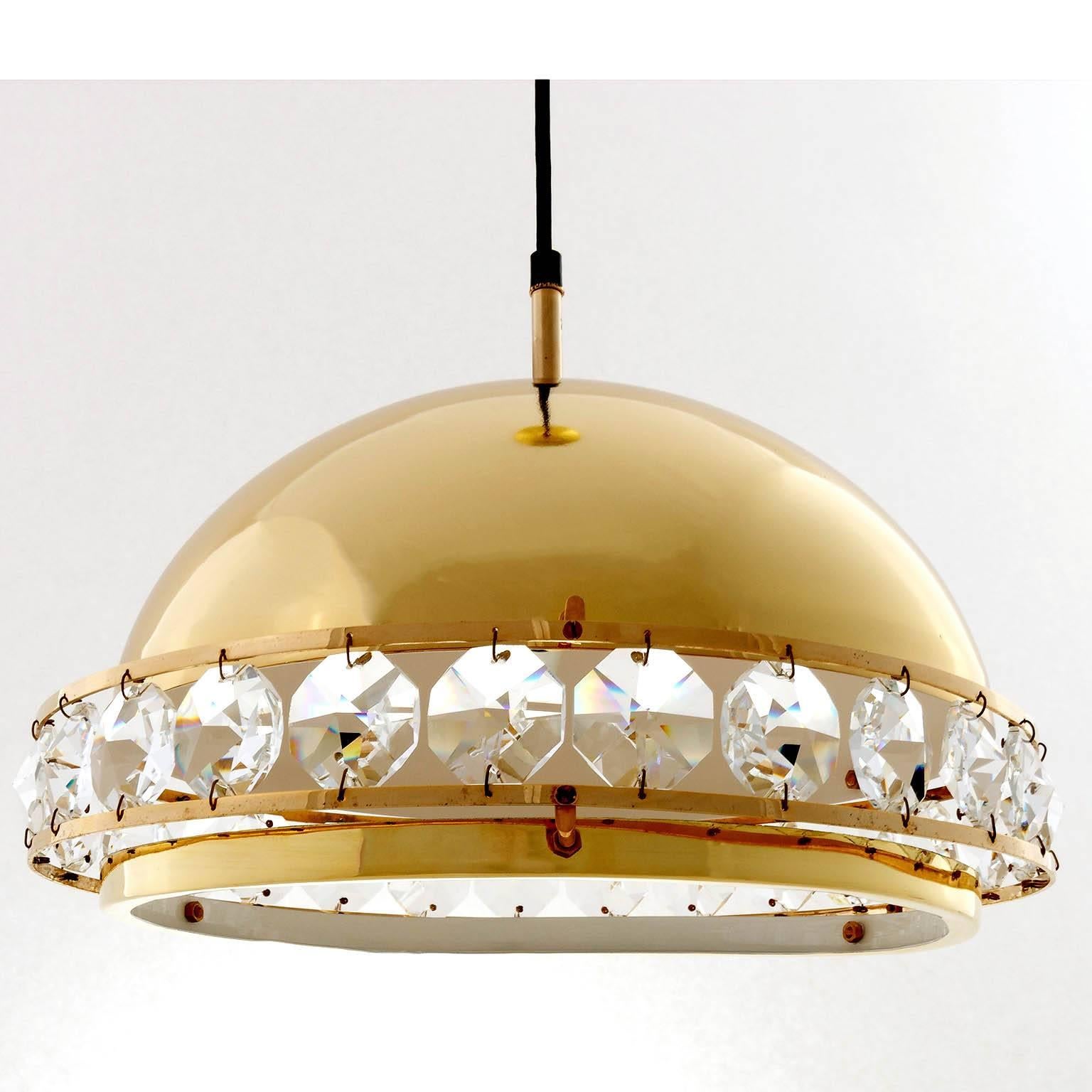 A polished brass dome hanging lamp with cut crystal glass very likely manufactured by Austrian light maker Rupert Nikoll, Vienna, in Mid-Century, circa 1960.
The light has three sockets for small screw base bulbs or LEDs.
Measure: The height of the