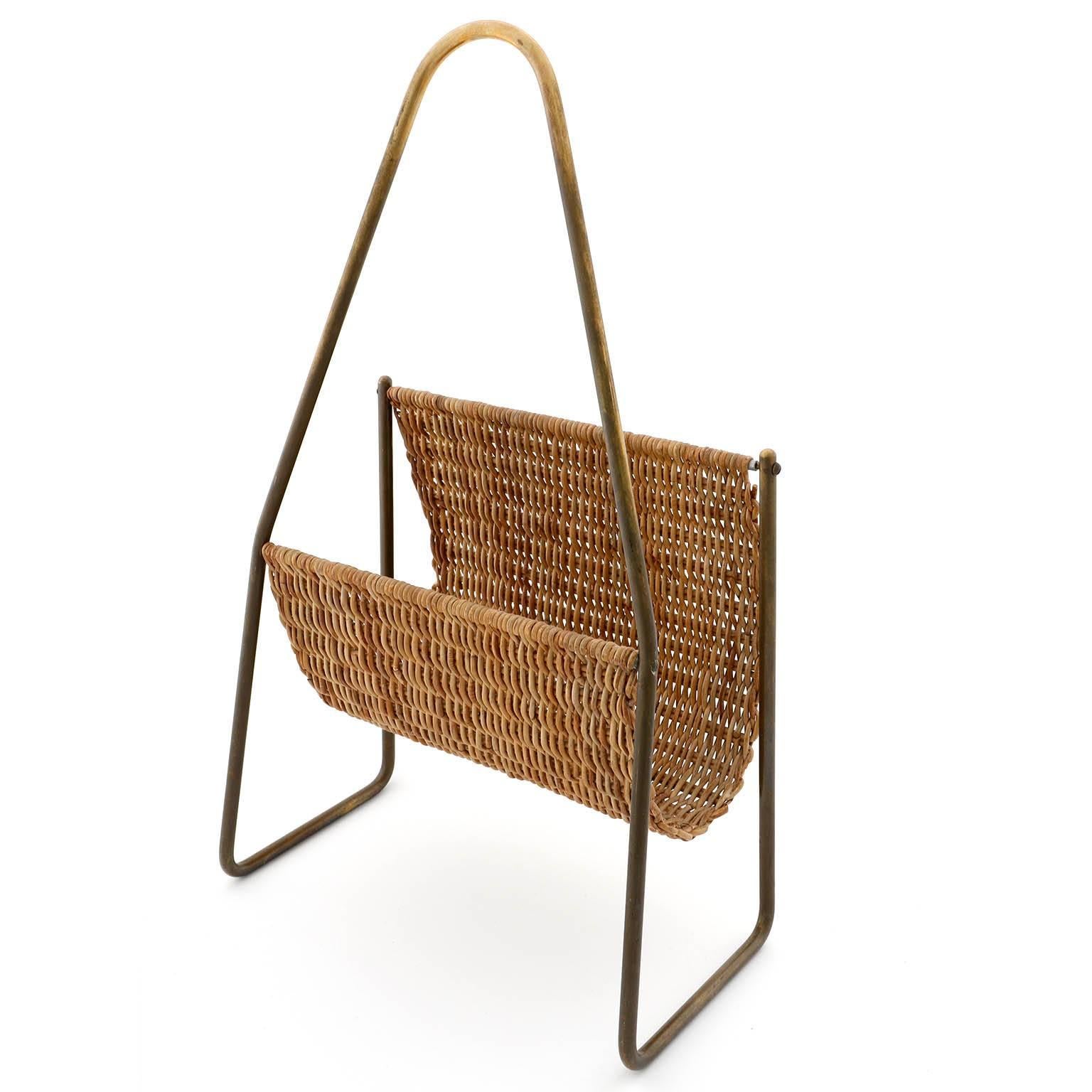 A magazine or newspaper rack designed by Carl Auböck, Vienna, 1950s. 
Excellent original condition with nice patina on brass.

Aubock / Auboeck