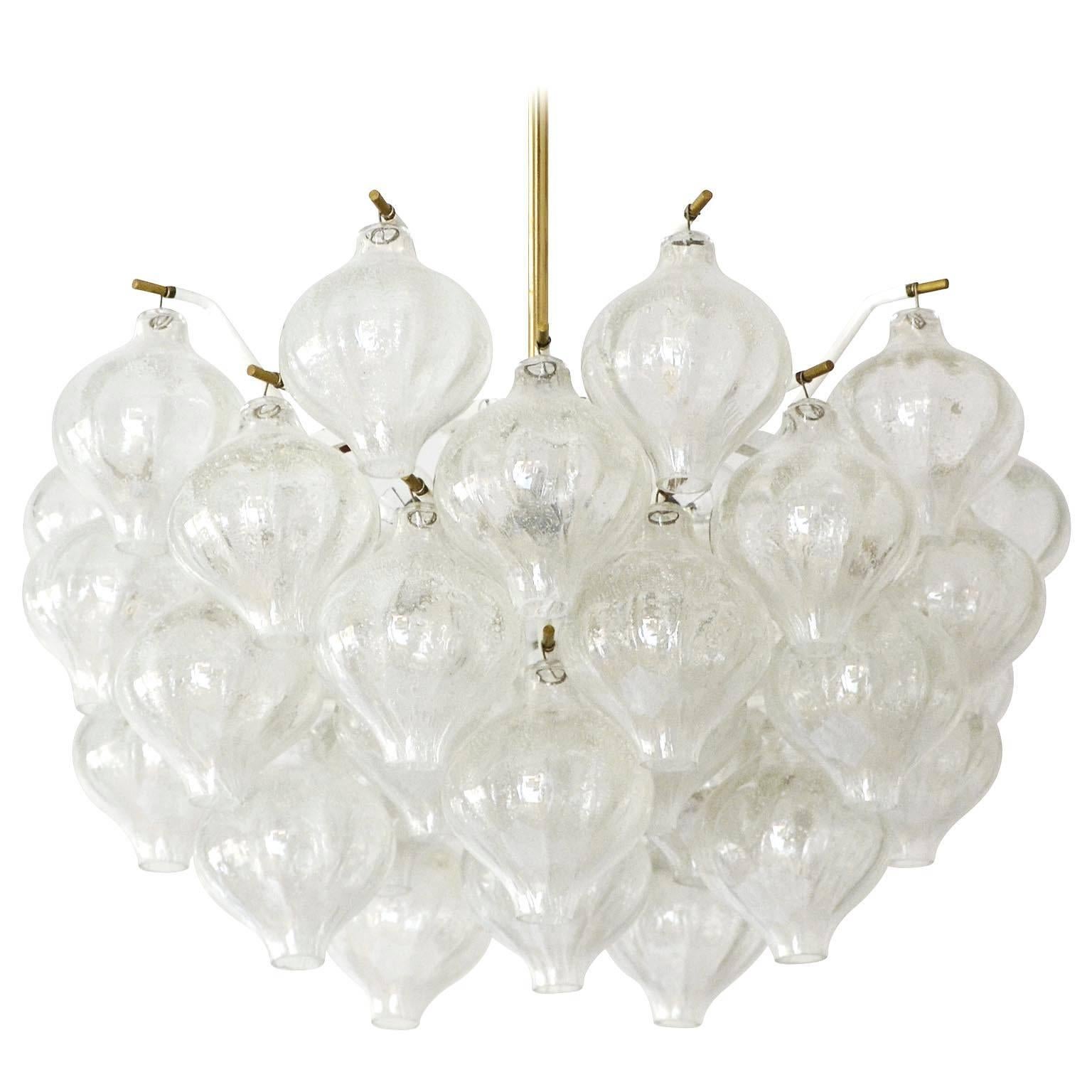 A fantastic light fixture model Tulipan by J.T. Kalmar, Vienna, Austria, manufactured in midcentury, circa 1970 (late 1960s-early 1970s).
The name Tulipan derives from the tulip shaped handblown bubble glasses. Each glass is handmade and therefore a