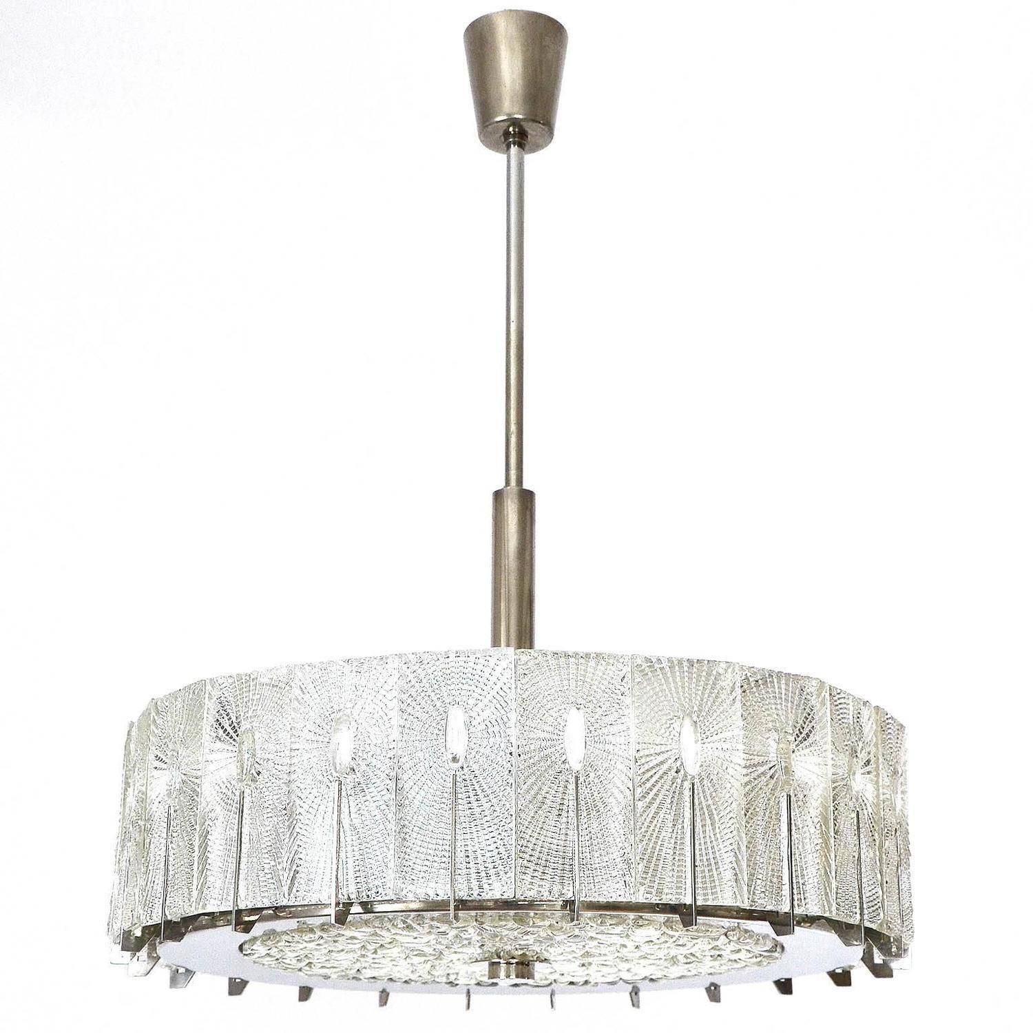 A beautiful textured glass and nickel (similar to chrome) light fixture by Rupert Nikoll, Austria, manufactured in midcentury, circa 1960 (late 1950s or early 1960s).
The lamp has been refurbished and it is in very good condition. Nickel parts have