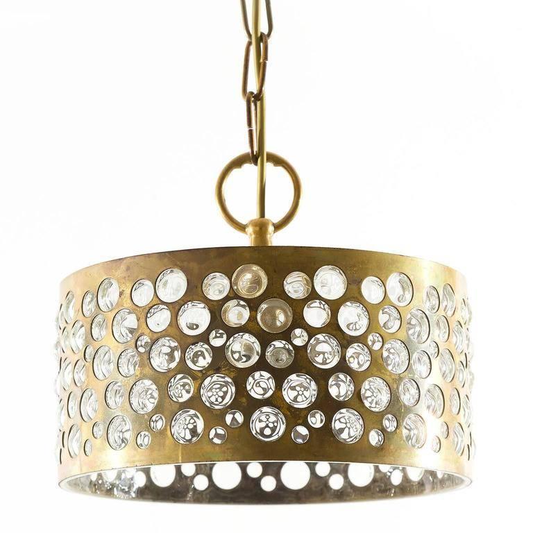 Autrichien Ensemble de trois lampes à suspension, verre laiton vieilli patiné, Rupert Nikoll, 1960 en vente