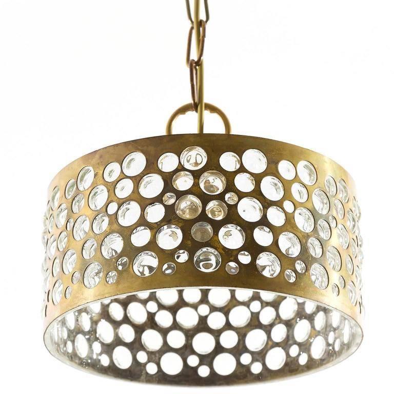 Patiné Ensemble de trois lampes à suspension, verre laiton vieilli patiné, Rupert Nikoll, 1960 en vente
