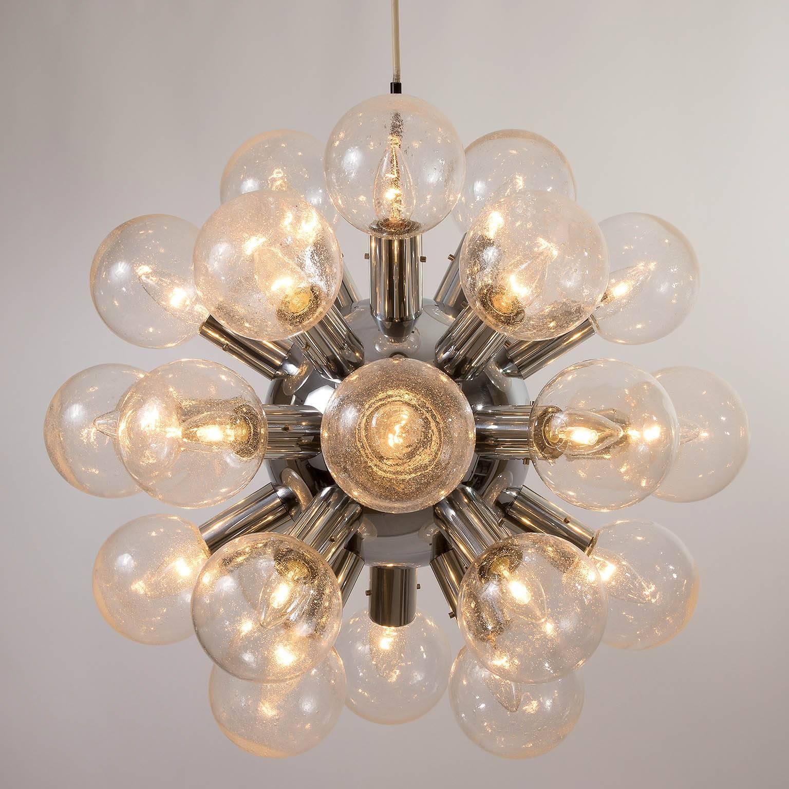 Austrian 1 of 4 Kalmar Sputnik Pendant Lights Chandeliers 'RS 27', Aluminum Glass, 1970 For Sale