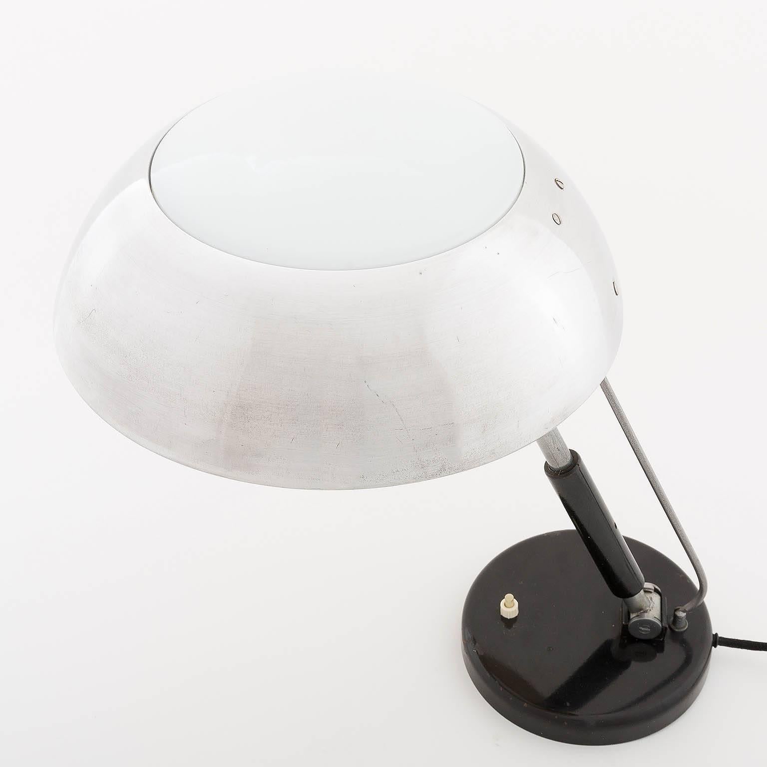 Bauhaus Table Lamp by Karl Trabert, Nickel and Opal Glass, Art Deco, 1930s (Metall)