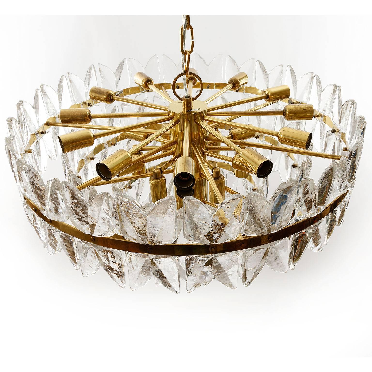 Large Kalmar Chandelier Pendant Light, Brass and Glass, Corina Model, 1970 In Excellent Condition In Hausmannstätten, AT