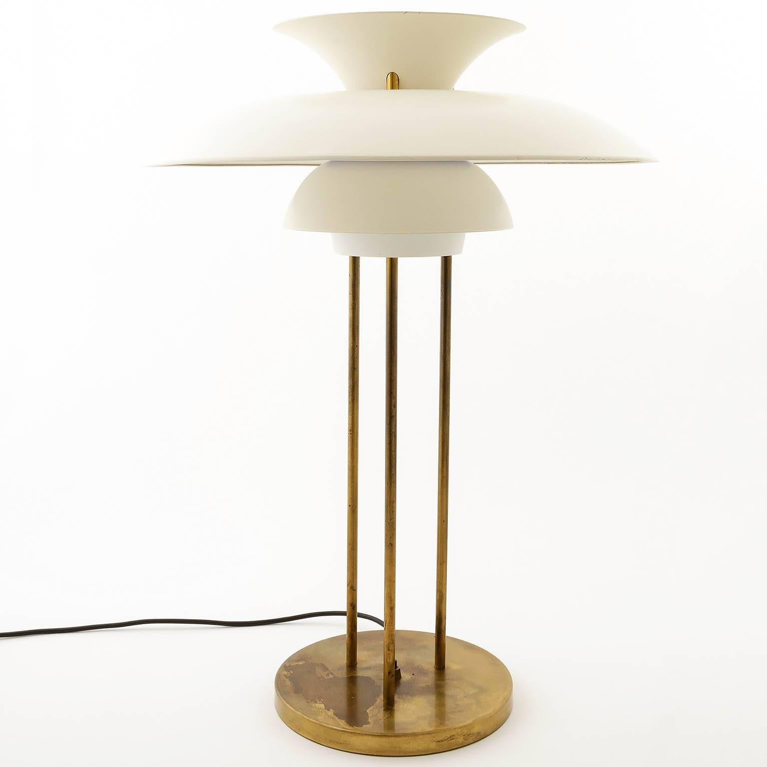 A modernist table lamp PH5 by Poul Henningsen for Louis Poulsen, Denmark, designed in 1962 and manufactured in the 1960s. It is made of patinated brass and lacquered metal. A rare model with in nice vintage condition.