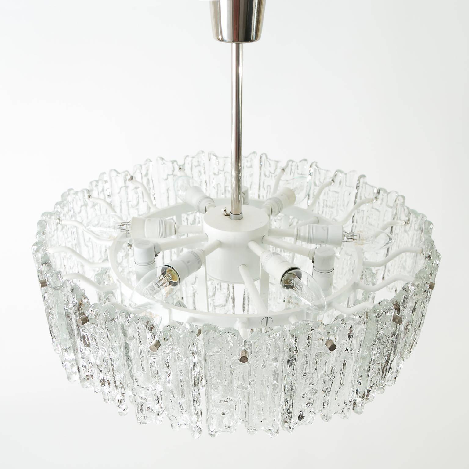 Kalmar Chandelier, Rare Ice Glass, 1960s, One of Two In Excellent Condition In Hausmannstätten, AT