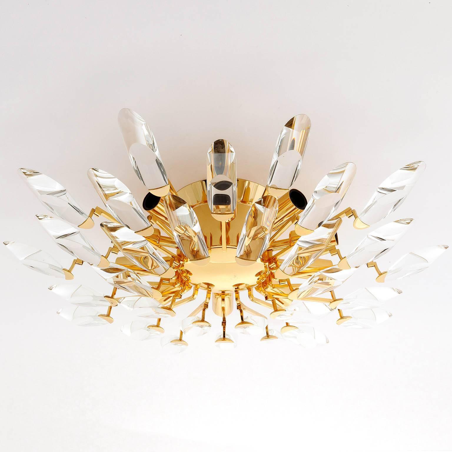 Italian Flush Mount Light by Stilkronen, Gilt Brass Crystal Glass, 1970s In Good Condition In Hausmannstätten, AT