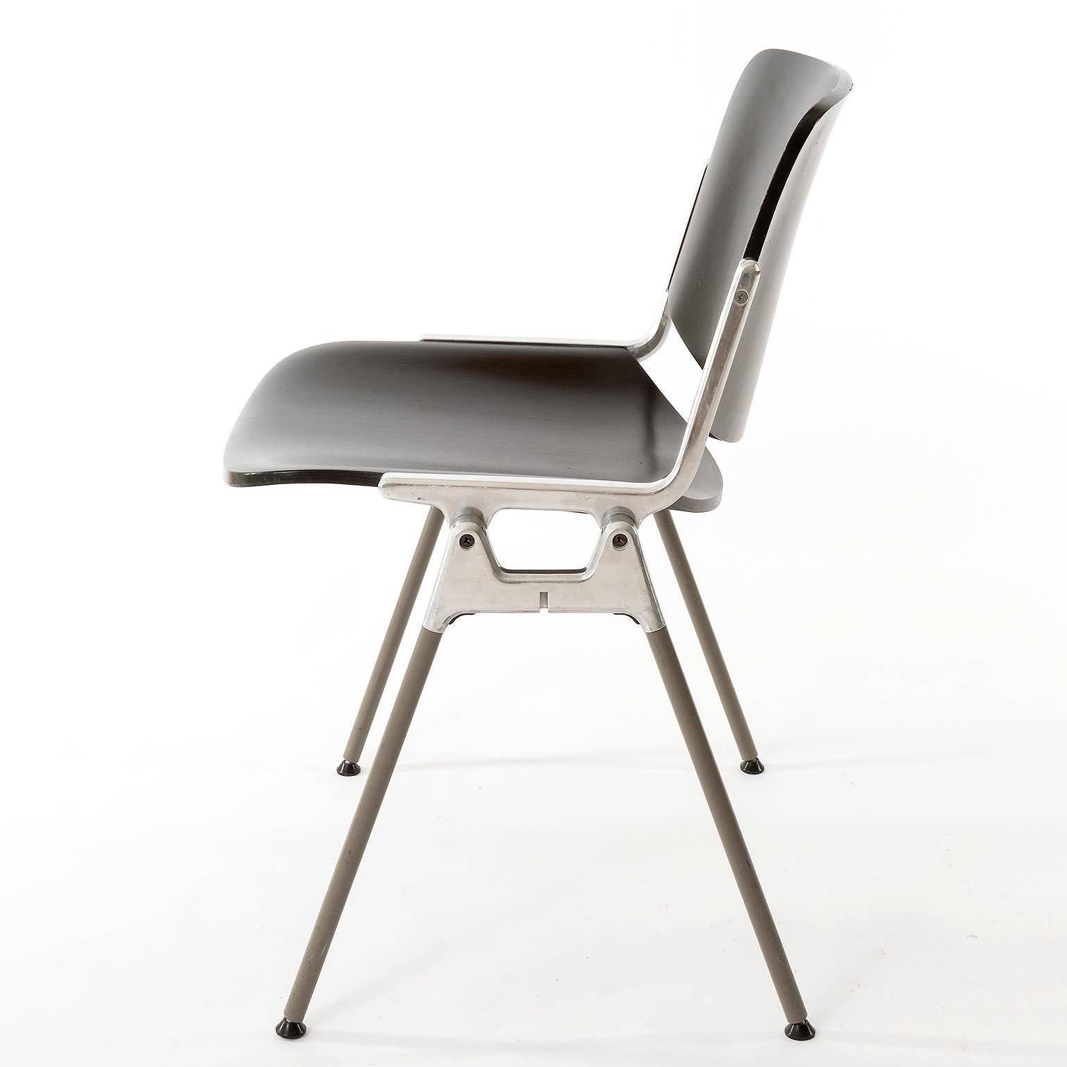 Pair of Italian Chairs Designed by Giancarlo Piretti for Castelli, 1960s im Zustand „Relativ gut“ in Hausmannstätten, AT