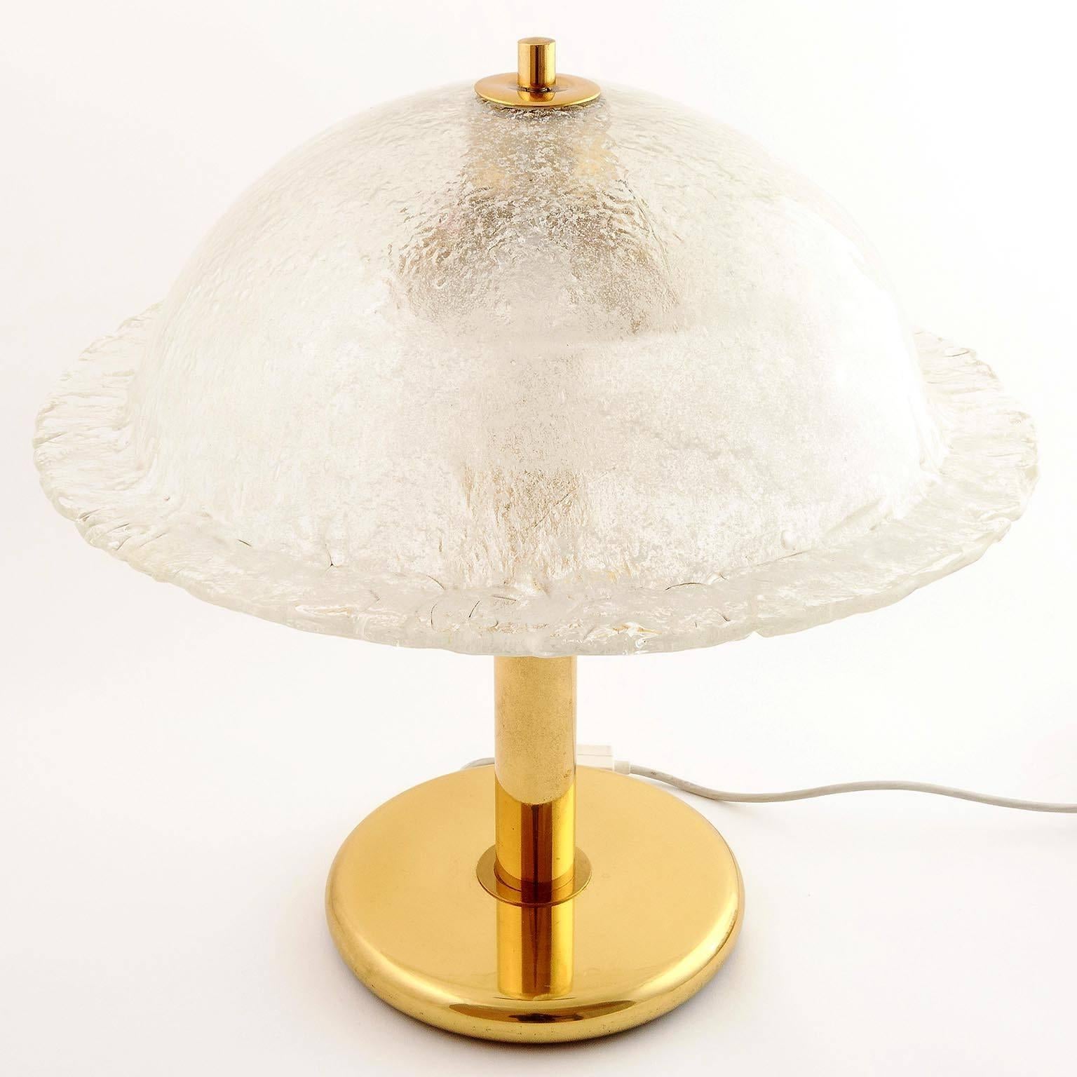 Große Tischlampe aus Messing und Glas, Peill & Putzler oder Hillebrand, Deutschland, 1970 (Moderne der Mitte des Jahrhunderts) im Angebot