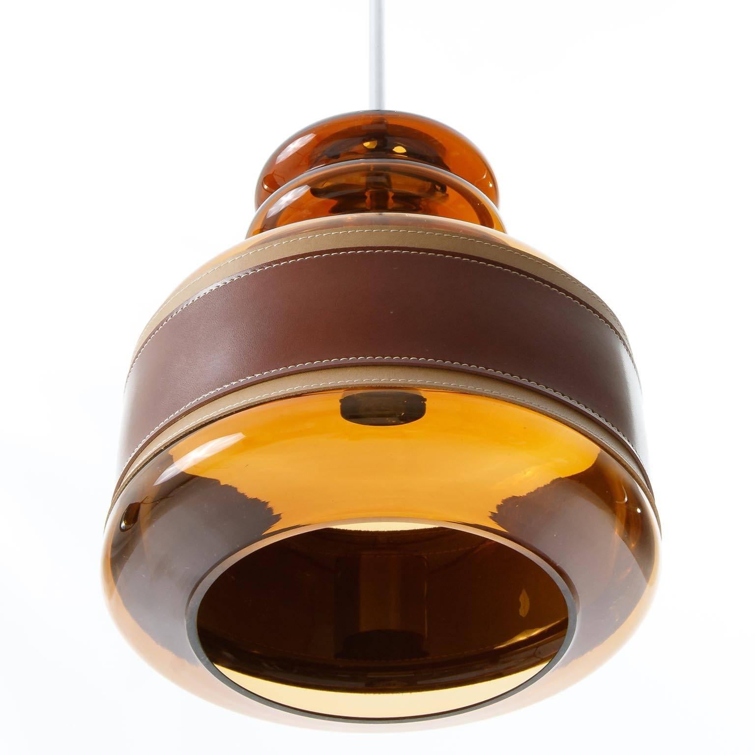 Kalmar Pendant Light, Amber Glass and Leather, 1970 In Excellent Condition In Hausmannstätten, AT
