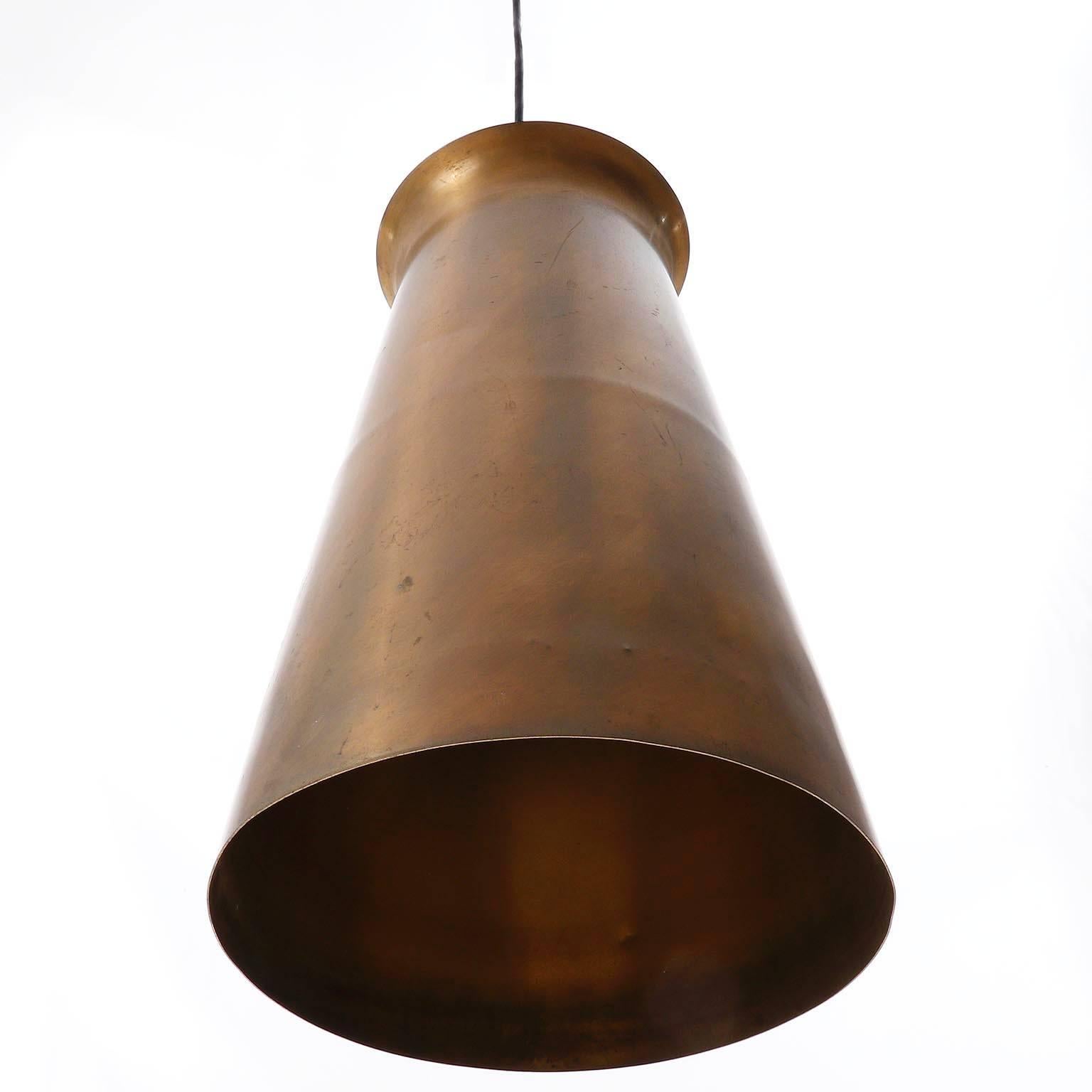 A large Stilnovo style brass pendant light with wonderful warm natural aged patina made of massive brass, manufactured in Mid-Century, circa 1960 (late 1950s or early 1960s).
It has one socket for a medium or standard screw base bulb.
Dimensions of