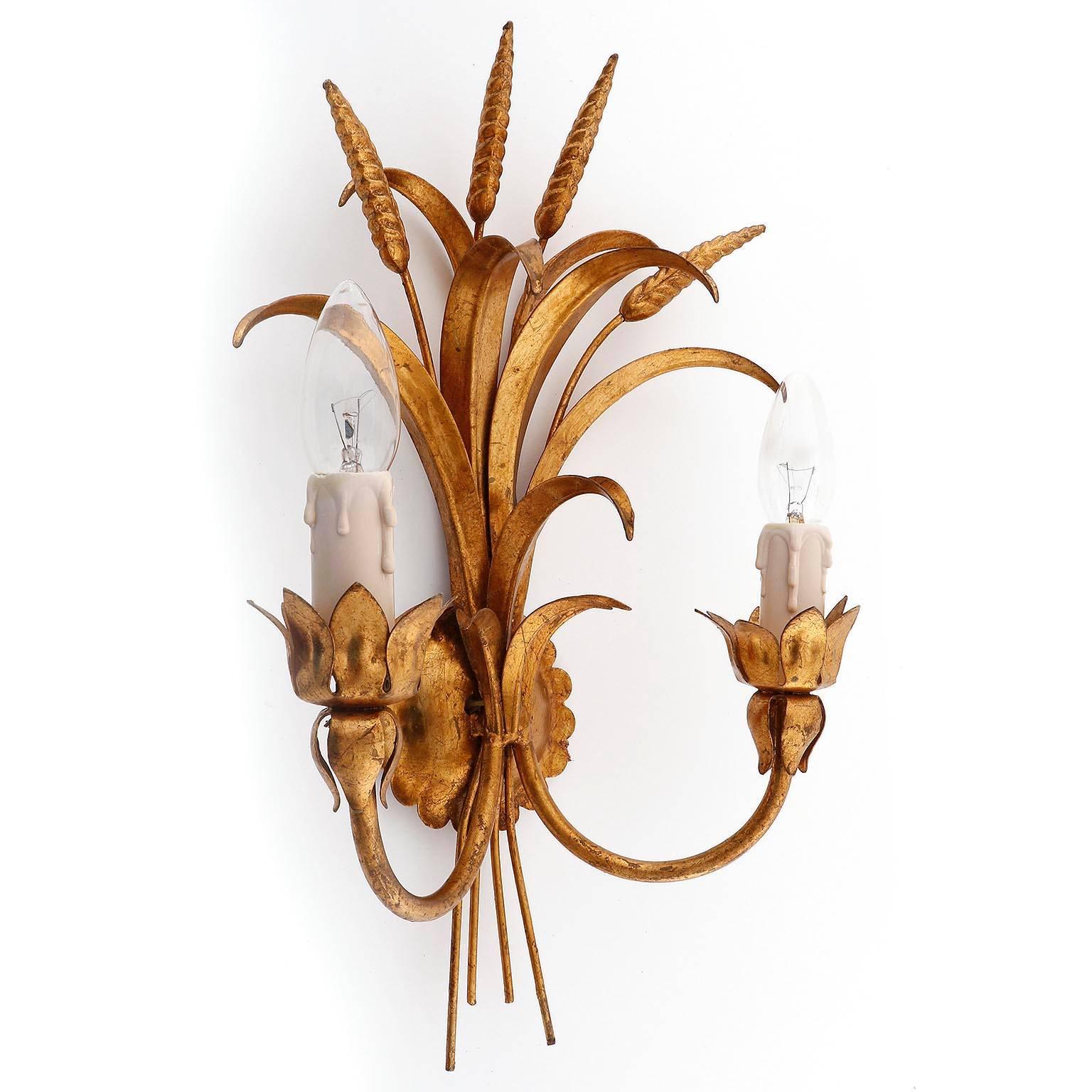 A single and large wall light fixture from Italy manufactured in Mid-Century (1960s-1970s). It is in the form of a wheat sheaf and made of antique gilt or bronzed metal. The lamp has two sockets for small base bulbs or LEDs.

Cleaned, rewired, ready