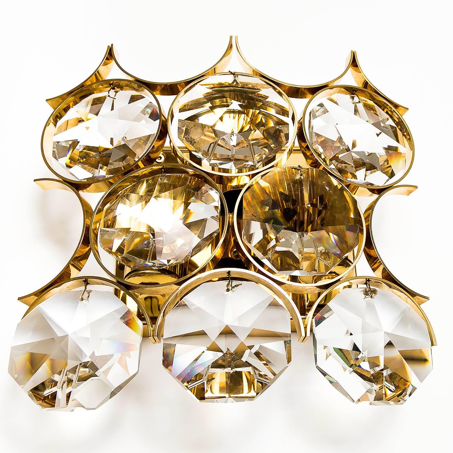 Pair of Palwa Sconces Wall Lights in Gilded Brass with Large Crystals, 1960s In Good Condition For Sale In Hausmannstätten, AT