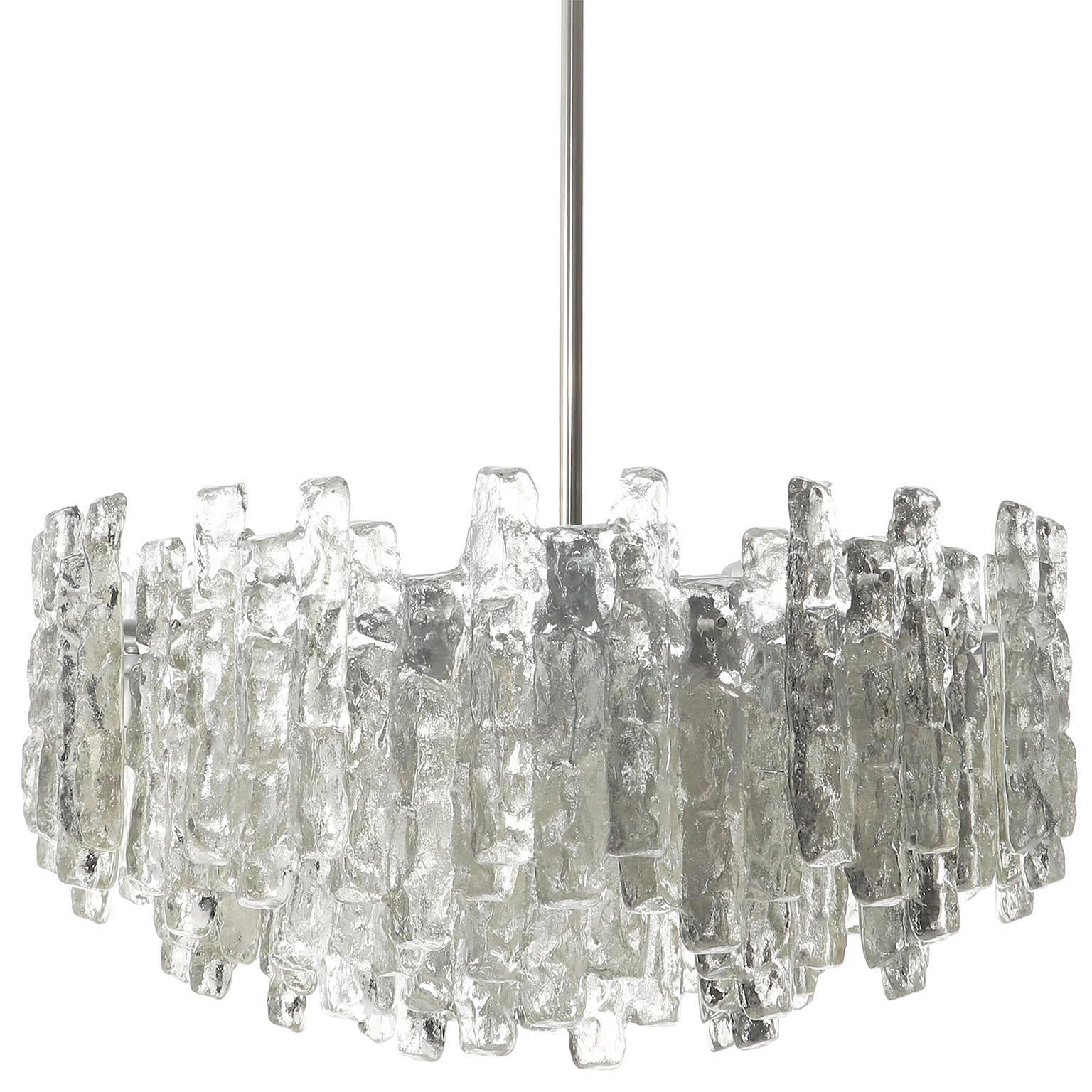 Austriaco Uno dei due grandi lampadari Kalmar, vetro ghiaccio e nichel, anni '60 in vendita
