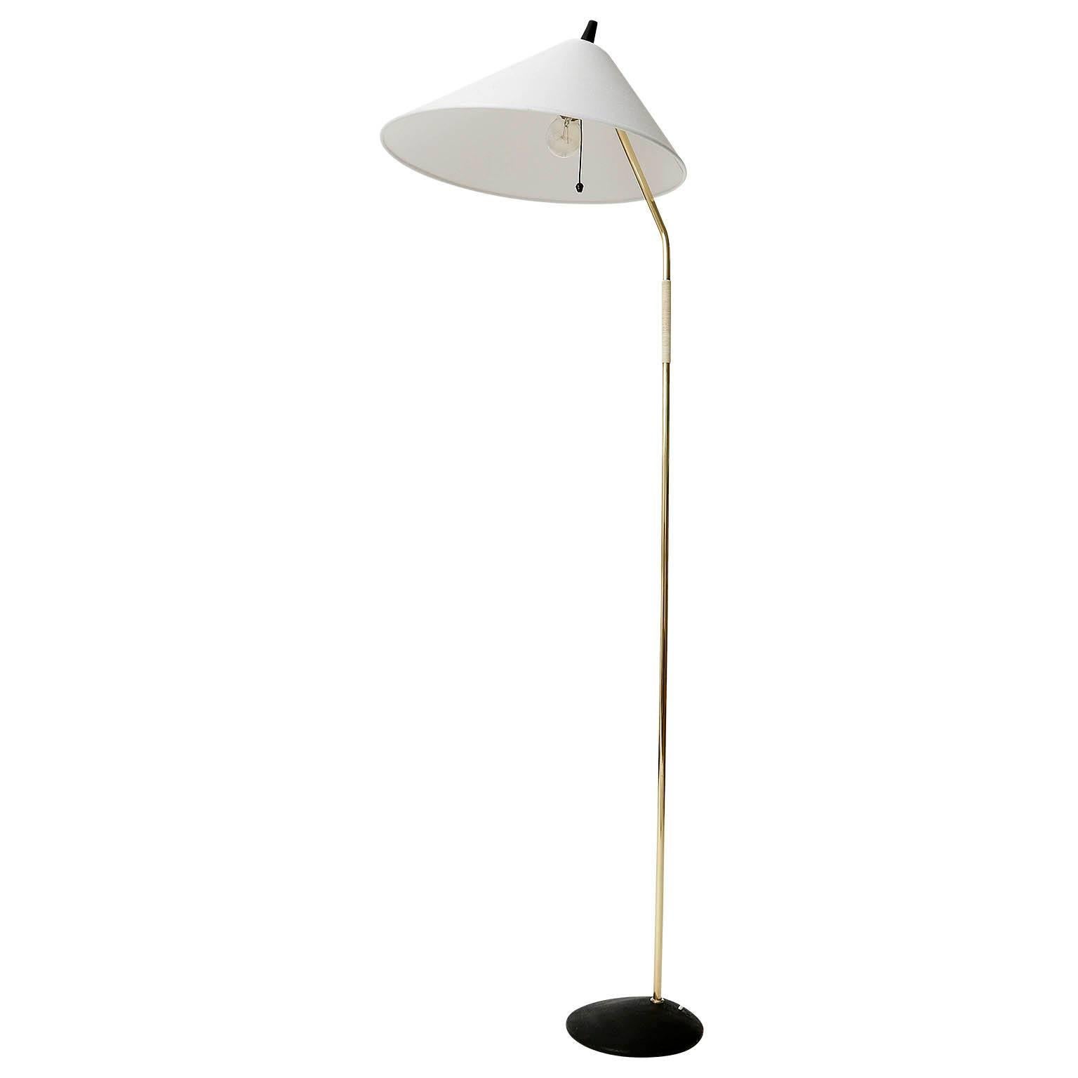 An Austrian brass floor lamp manufactured in Mid-Century, circa 1960 (end of 1950s or early 1960s).
Attributed to Rupert Nikoll or J.T. Kalmar.
The light is in excellent condition. It has been rewired, repolished and the lamp shade has been renewed