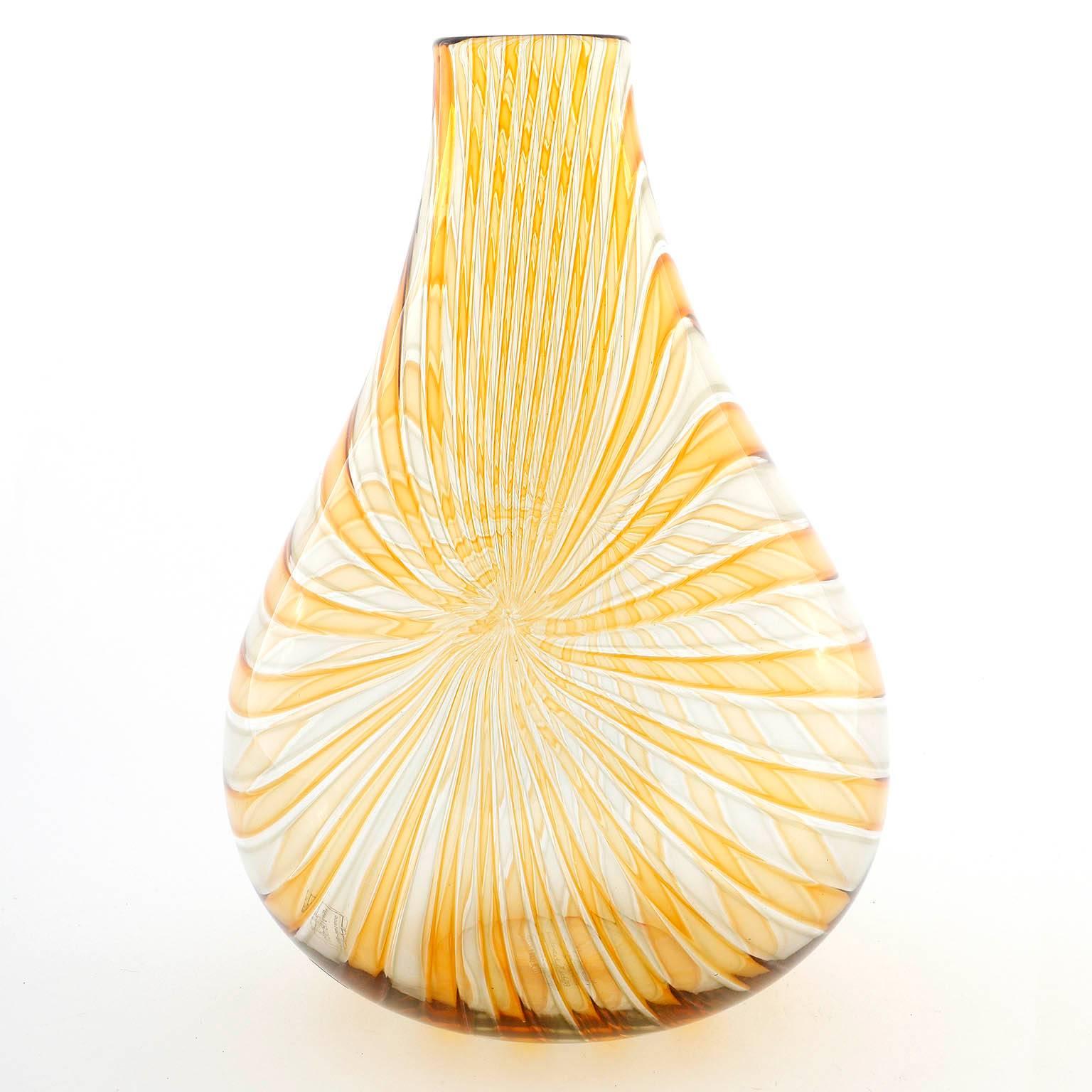 A beautiful and rare Italian glass vase 'Samarcanda' by Lino Tagliapietra for Effetre International, Murano, 1986.
Clear glass with orange strips.
The vase still has an Effetre International label on it.
It is also graven at the bottom with Lino