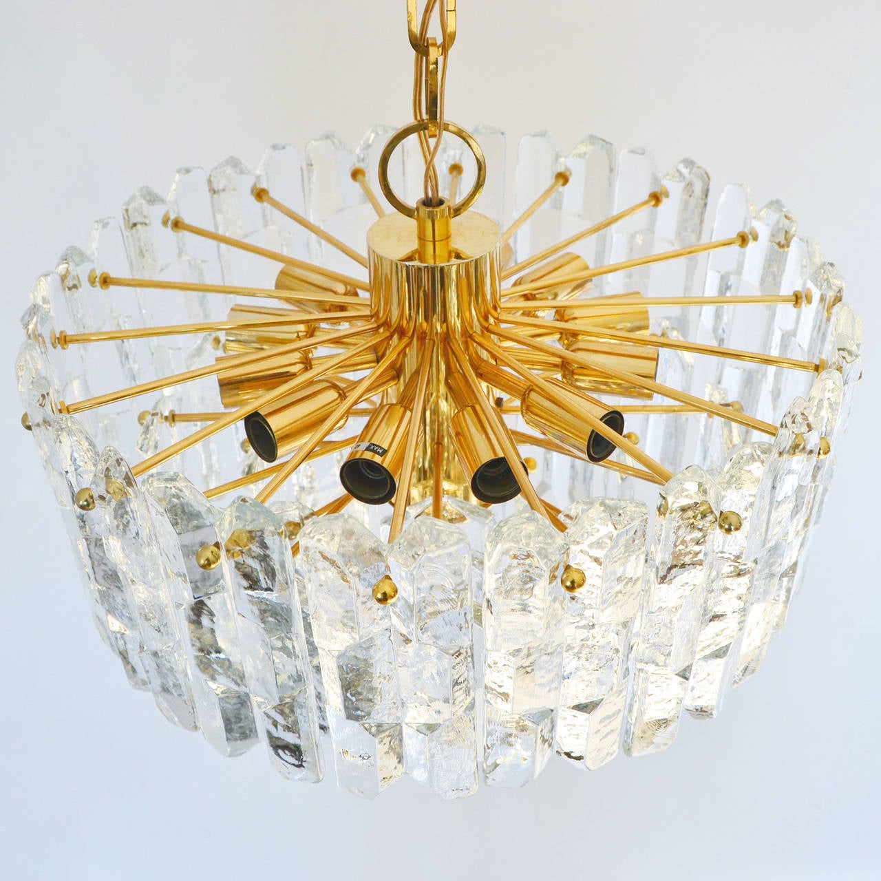 Kalmar Ice Glass Chandelier, Gilt Brass Glass, 1970s In Good Condition For Sale In Hausmannstätten, AT