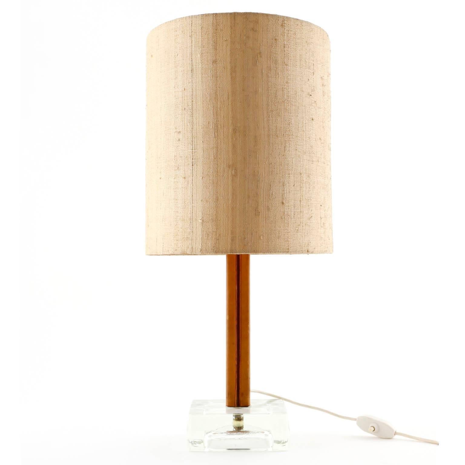 A table lamp by J.T. Kalmar, Austria, Vienna, manufactured in midcentury, circa 1960.
The stand is made of a square frosted glass base and a leather wrapped black enameled metal stem. The original lampshade is made of Indian silk and is in very