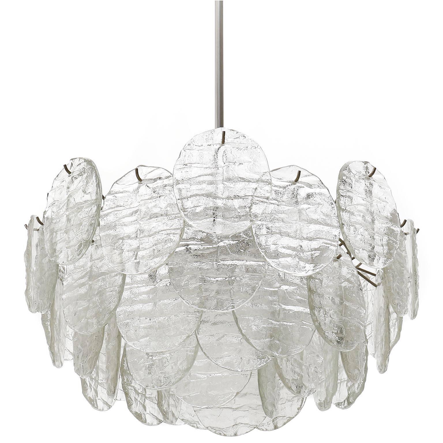 One of two large light fixtures model 'Blatt' (Blatt is the German word for leaf) by J.T. Kalmar, Austria, manufactured in Mid-Century, circa 1970 (late 1960s or early 1970s).
44 disc shaped clear glasses in the form of leaves hang on a