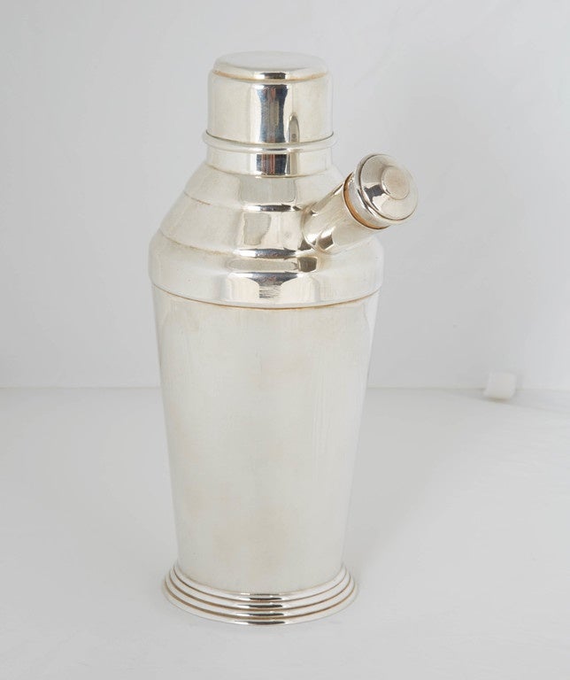 Vintage hotel shaker with spout from London. The spout detail makes serving drinks elegant and easy.