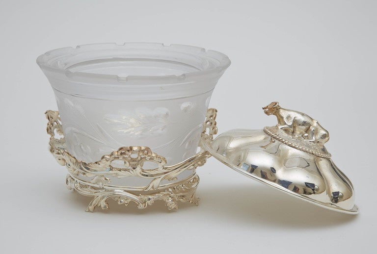 English 1900s Butter or Cheese Dish In Excellent Condition For Sale In New York, NY