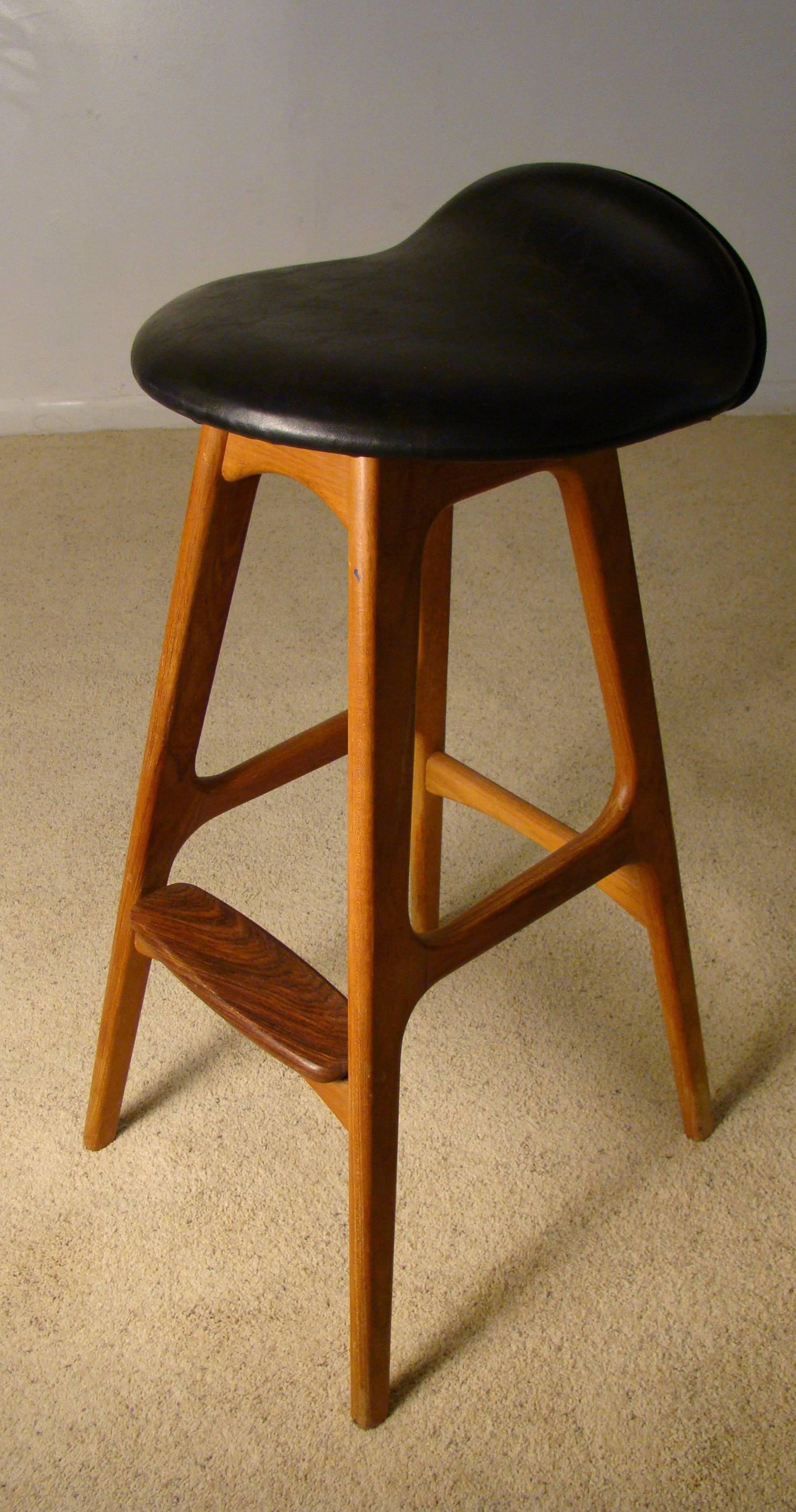 Pair of Teak and Rosewood Danish Modern Bar Stools by Erik Buch for OD Mobler In Good Condition In Denver, CO