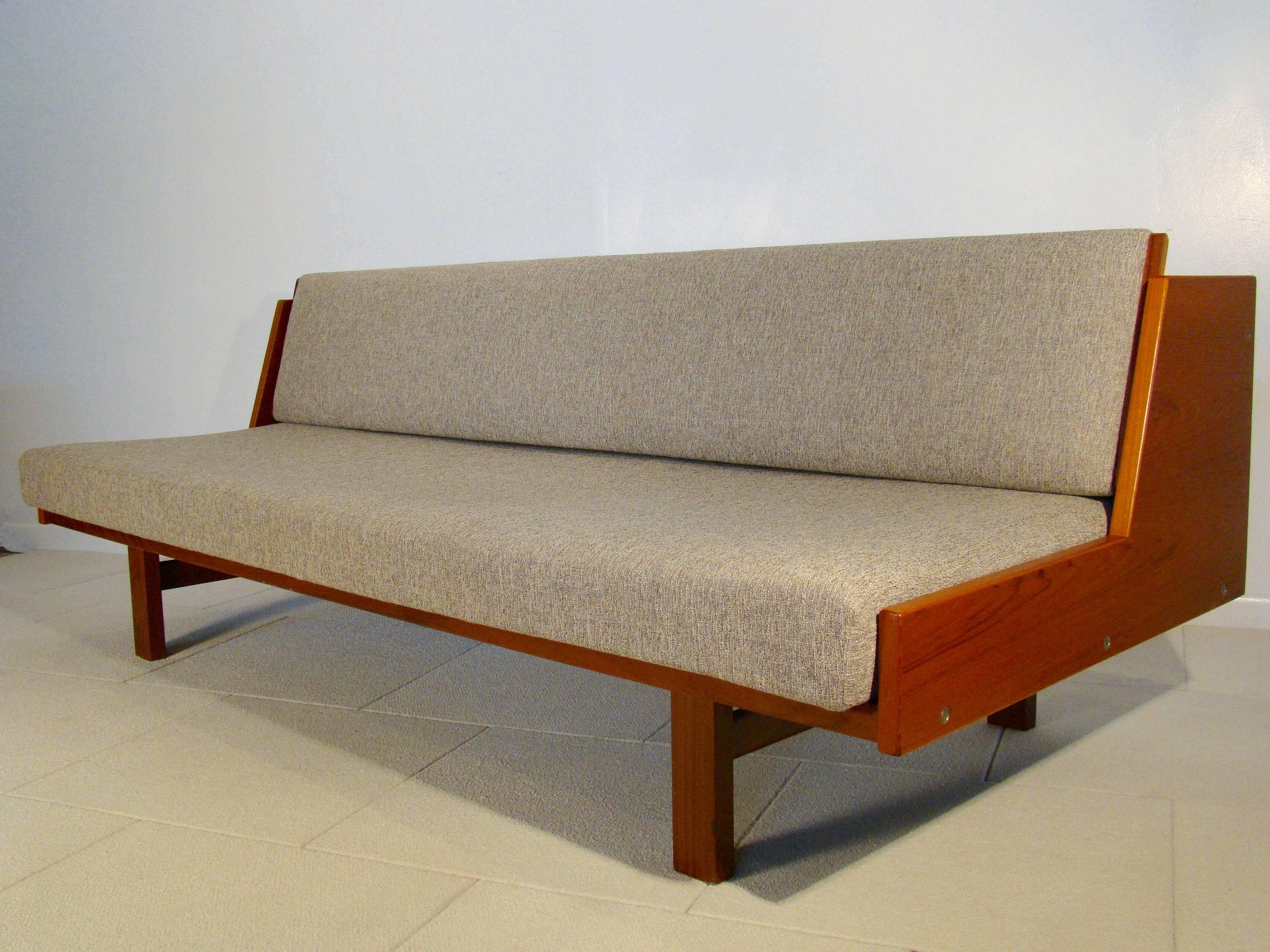 Fabric Vintage Hans Wegner Sofa or Daybed in Teak and Walnut for Getama, Denmark