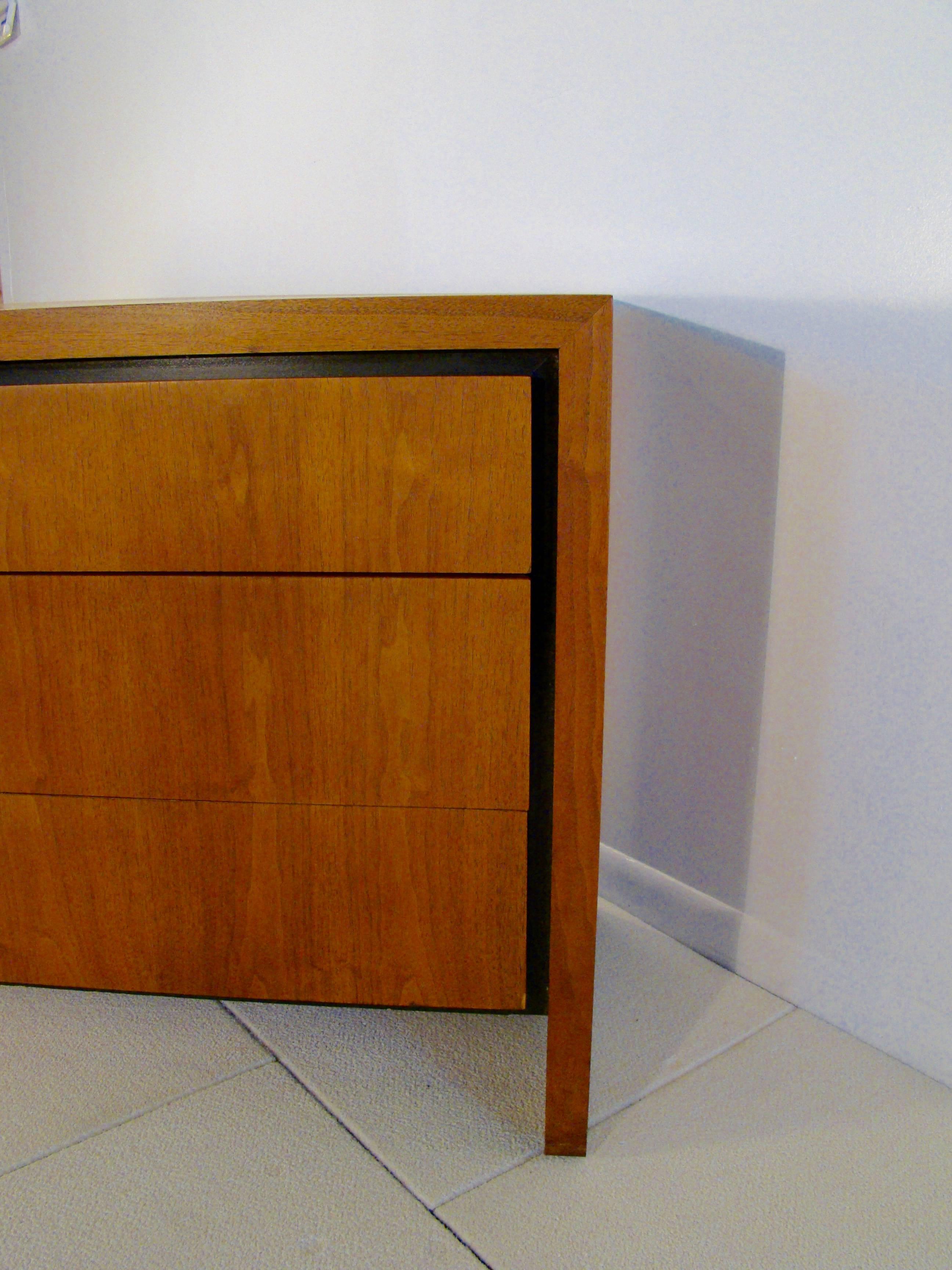 Late 20th Century Walnut and Black Six-Drawer Dresser Attributed to Milo Baughman for Dillingham