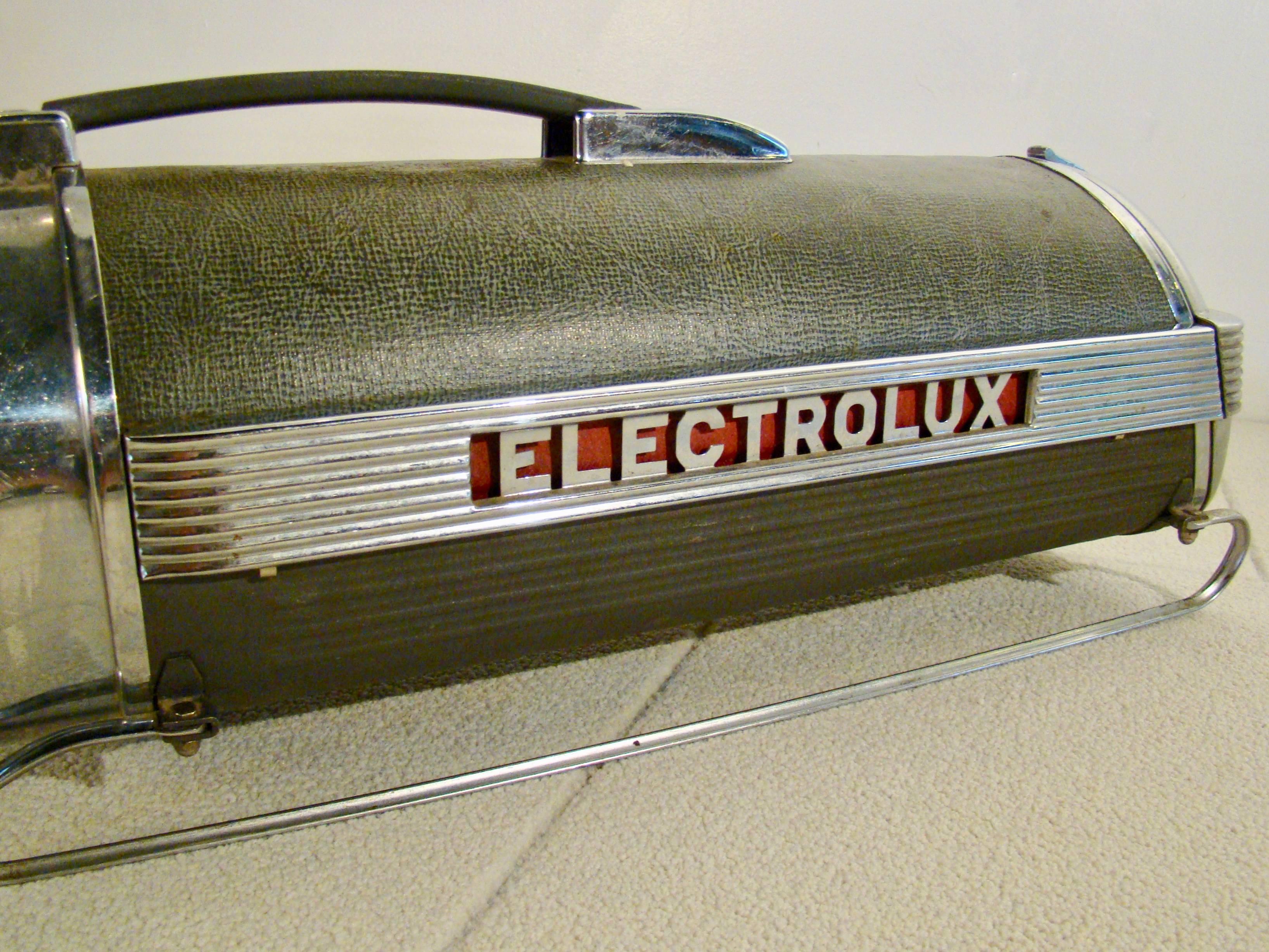 Pair of Art Deco Streamlined Modern Machine Age Electrolux Vacuums In Good Condition For Sale In Denver, CO