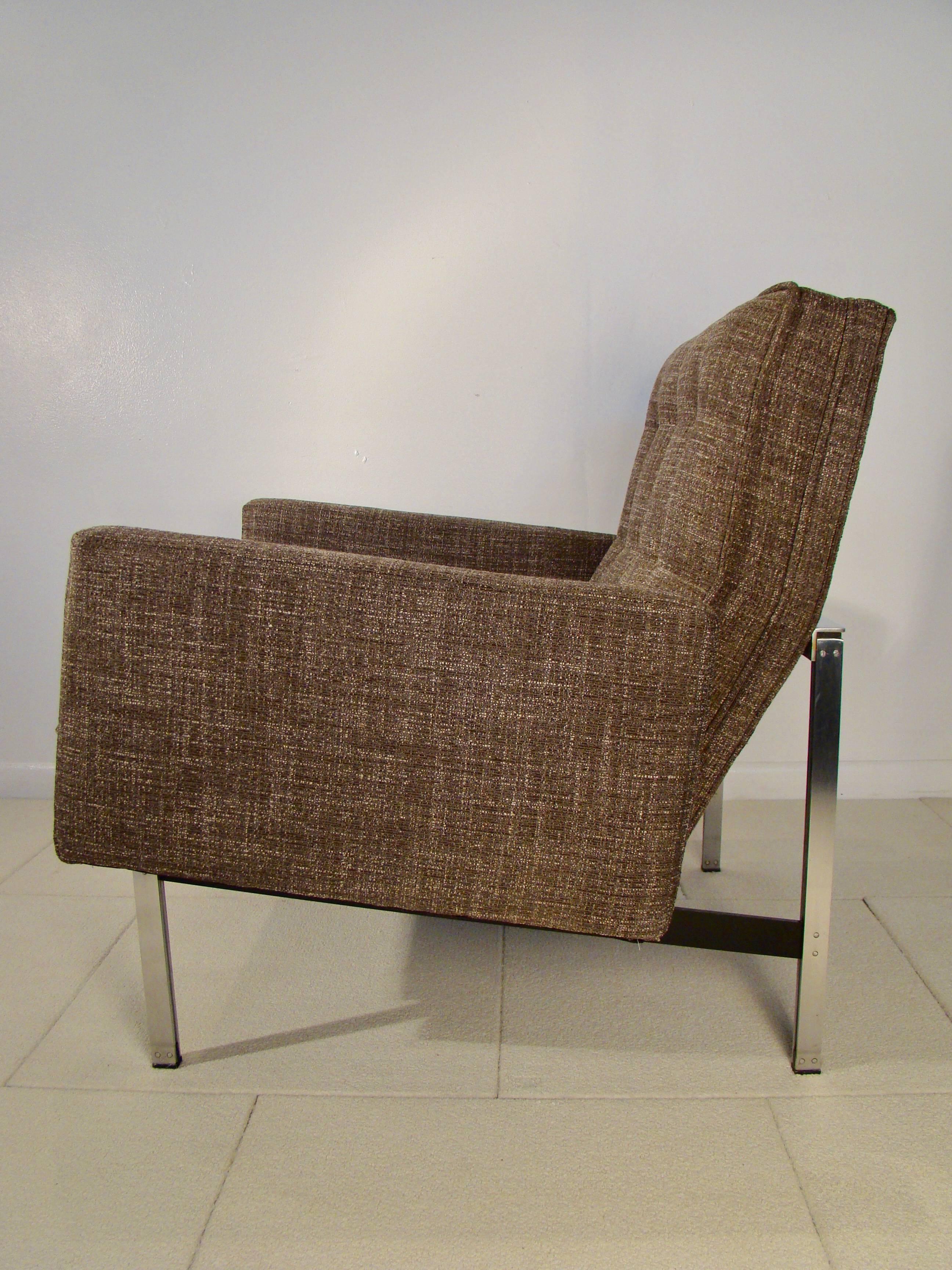 Vintage lounge design (1955) by Florence Knoll re-upholstered in a patterned
wool blend of cream/charcoal/chocolate thread elements complimented by a solid bar stainless steel open frame with bracket back legs (the darker images best represent the