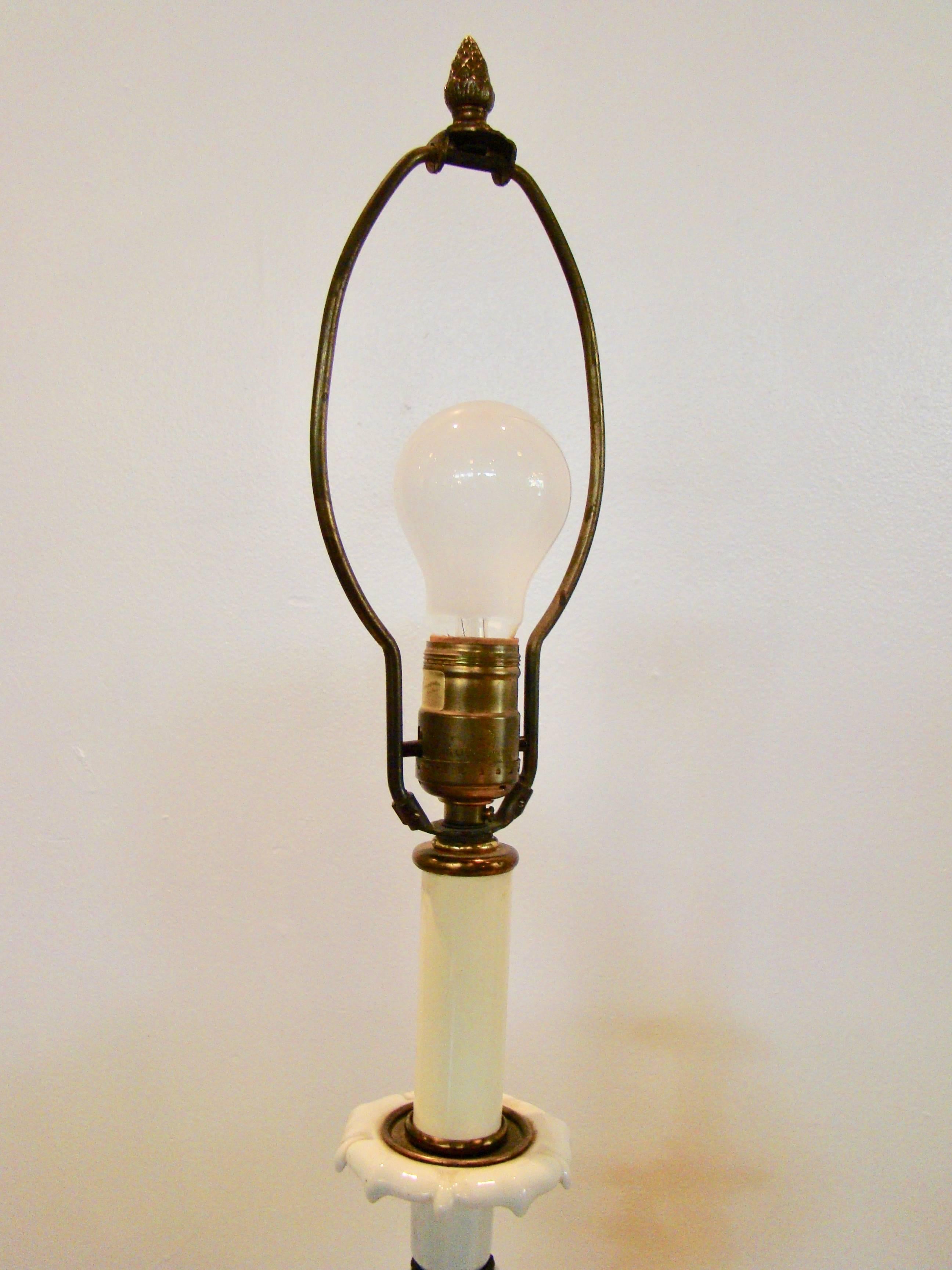White Porcelain Figural Table Lamp with Brass Trim by Paul Hanson In Excellent Condition For Sale In Denver, CO