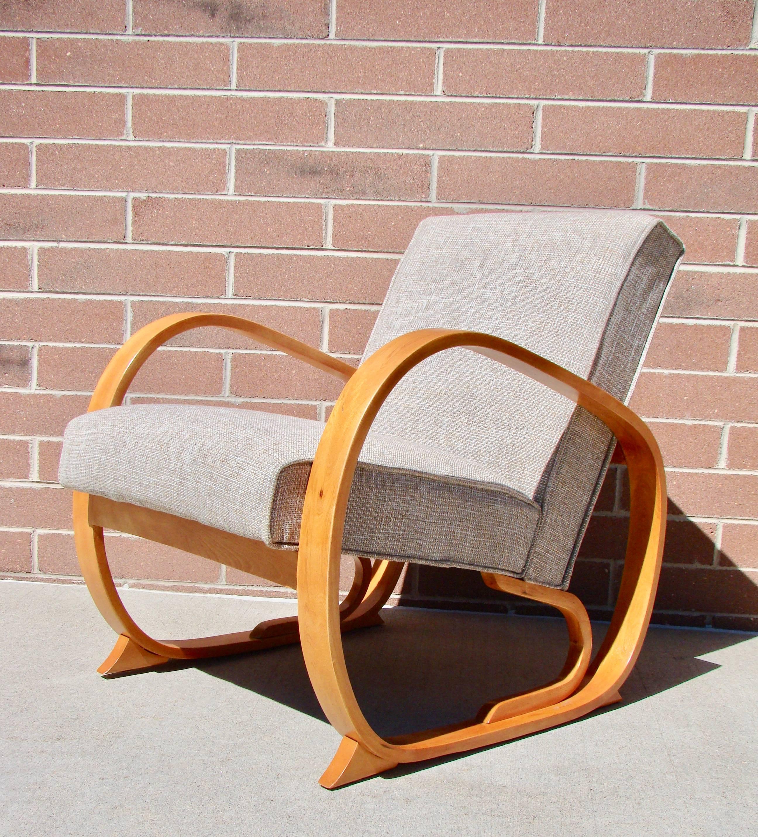 Stunning Pair of Machine Age Streamline Bentwood Lounge Chairs by Thonet In Excellent Condition In Denver, CO