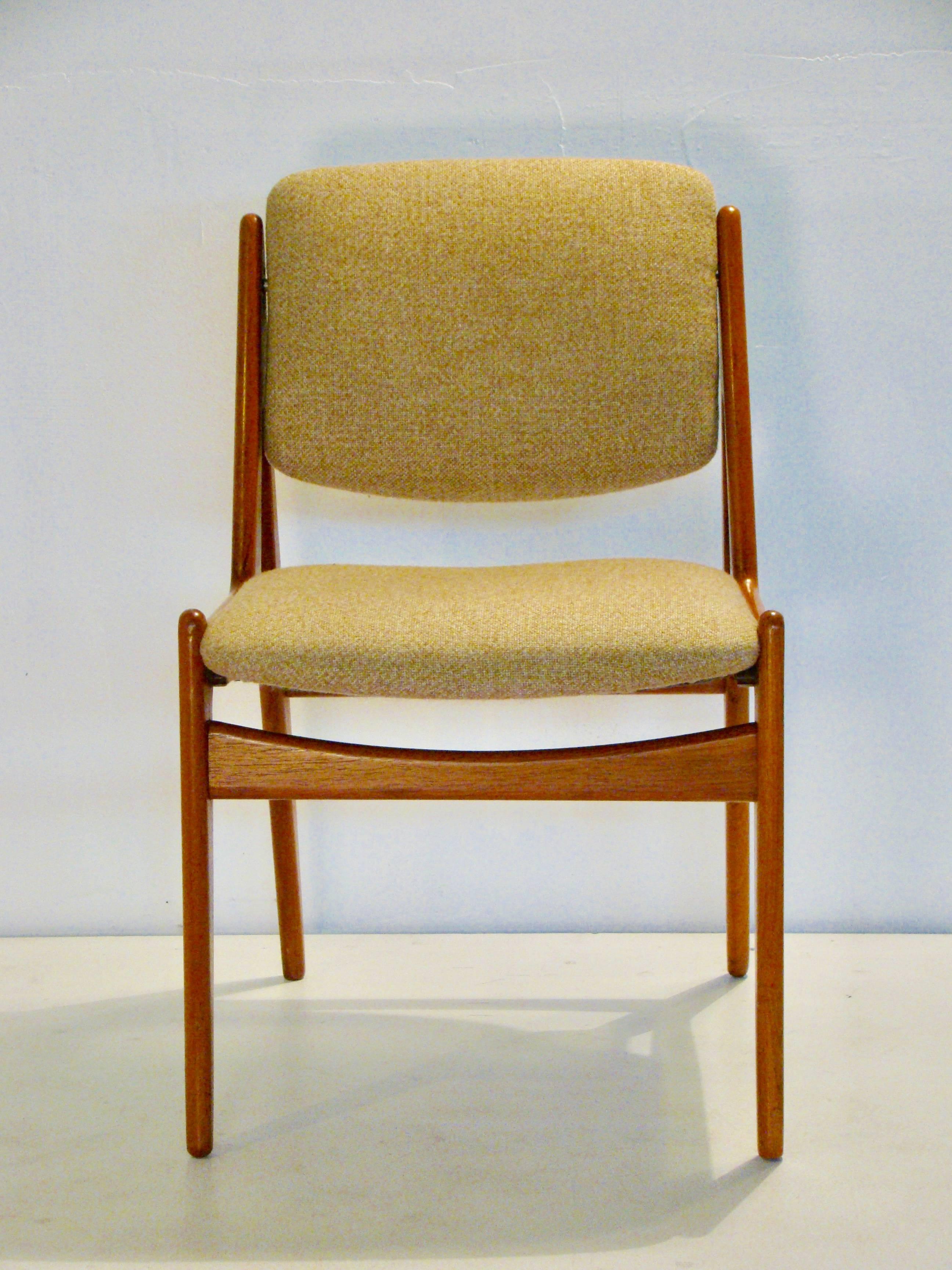 A very nice 'set of six' teak dining chairs by Arne Vodder. The "Ella" chair. Backrest incorporates a tilt feature for casual comfort. Beautiful chairs, very nice condition, solid construction with no previous repairs and none required.
