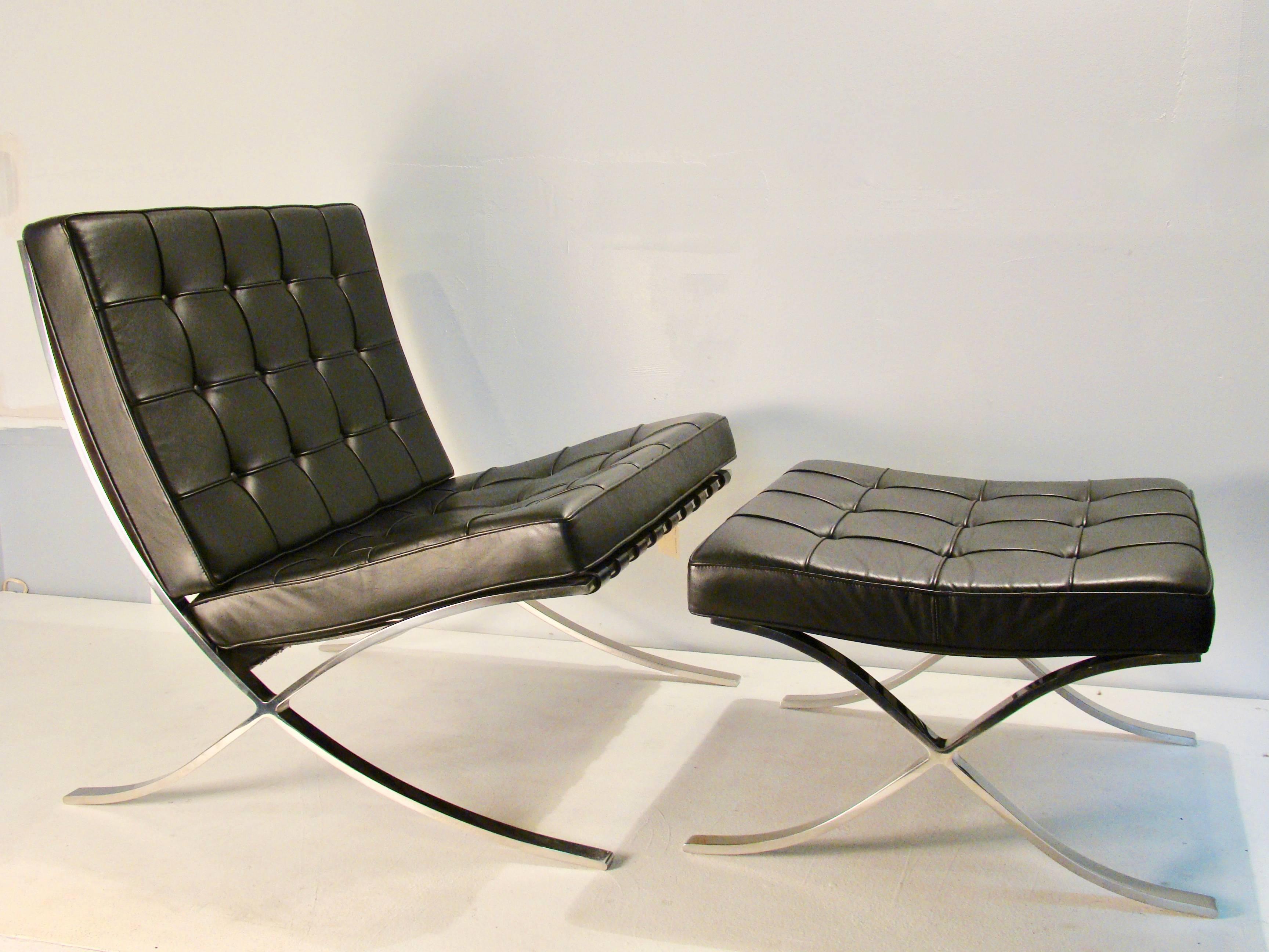 Mies Van Der Rohe for Knoll Pair of Barcelona Ottomans, circa 1970s For Sale 1