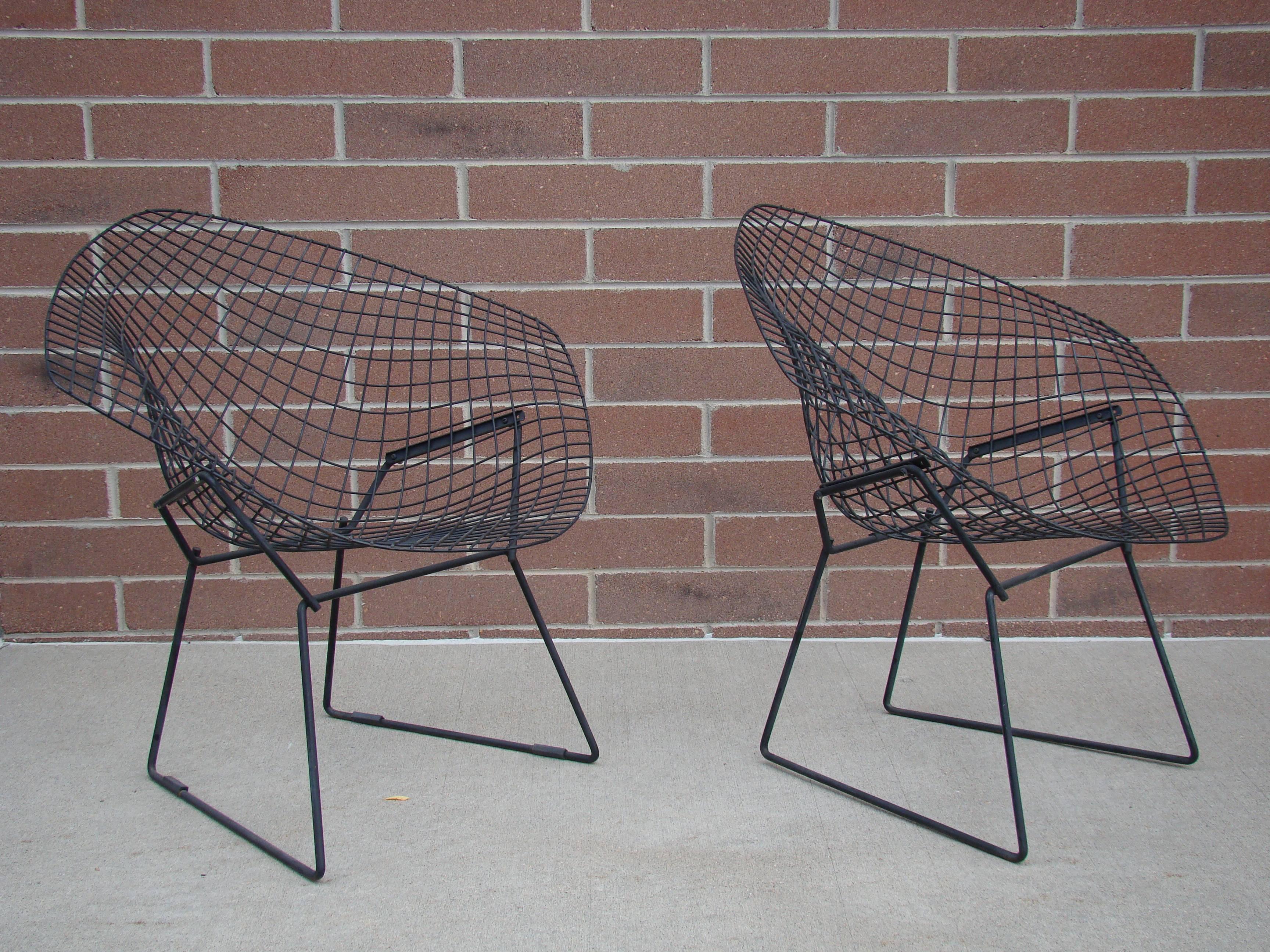 Mid-20th Century Pair of Early Harry Bertoia for Knoll Black Wire Diamond Chairs For Sale