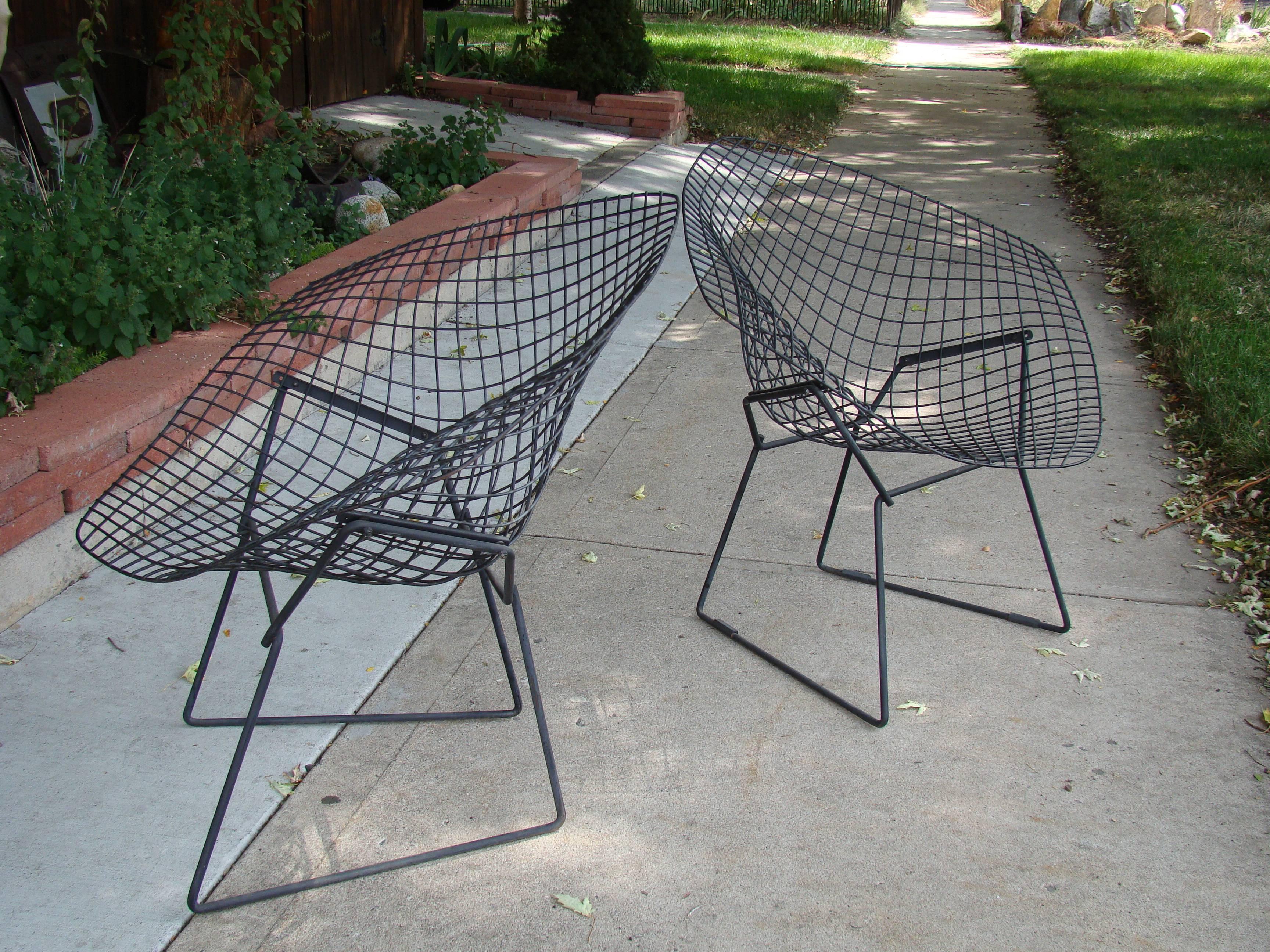 Pair of Early Harry Bertoia for Knoll Black Wire Diamond Chairs For Sale 1