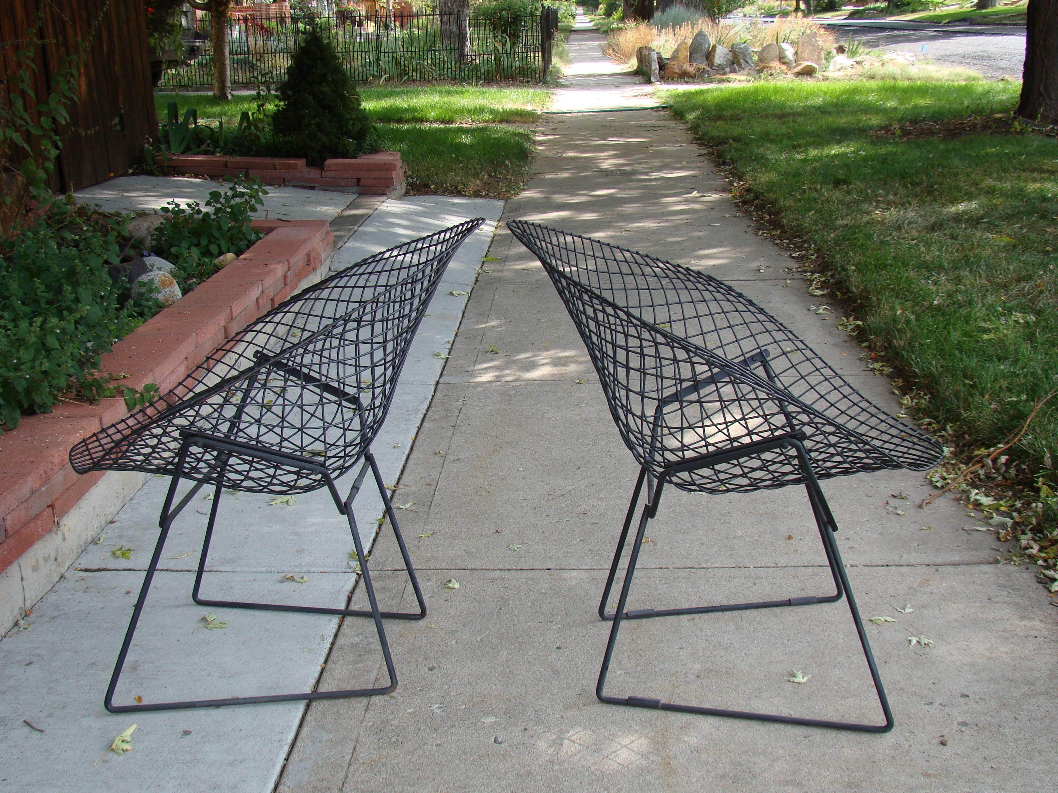 Pair of Early Harry Bertoia for Knoll Black Wire Diamond Chairs For Sale 2