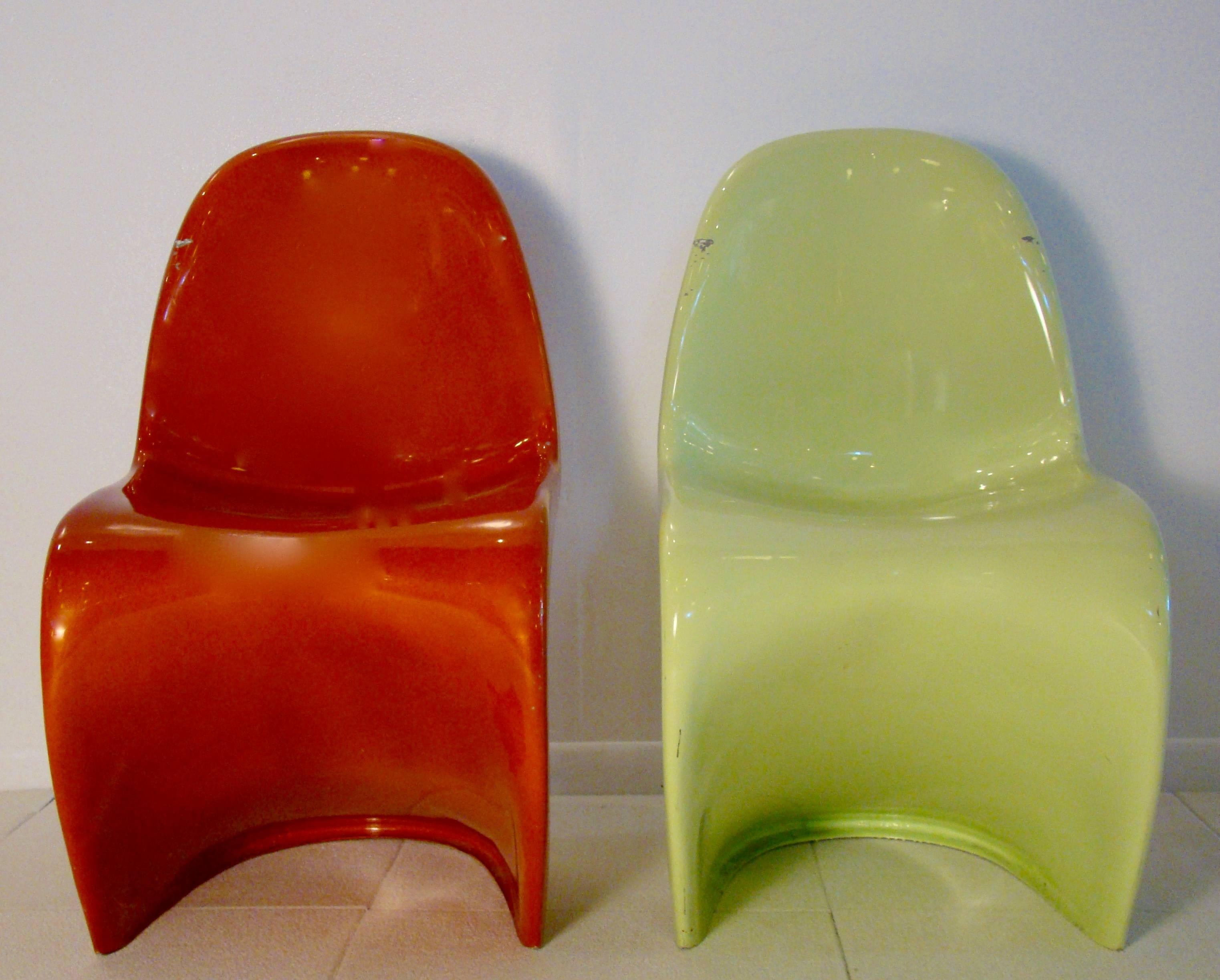 Early and original first edition of the iconic S chair by Verner Panton comprised of polyester and fiberglass and produced in the early 1960s. Panton's aim with this piece was to create a comfortable chair in one single piece. After a series of