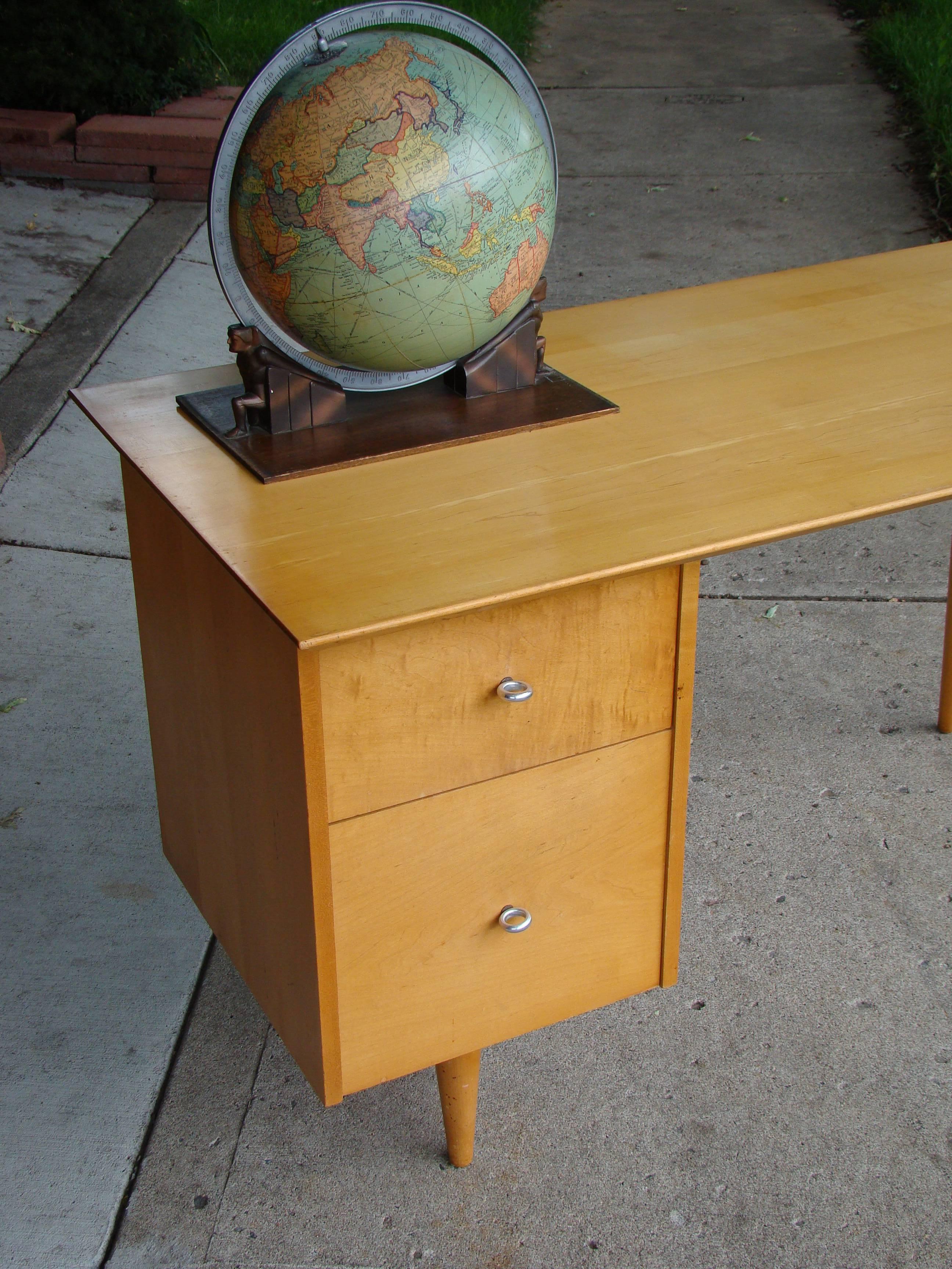 Paul McCobb for Winchendon Planner Group Desk in Maple with Chrome Pulls In Good Condition For Sale In Denver, CO