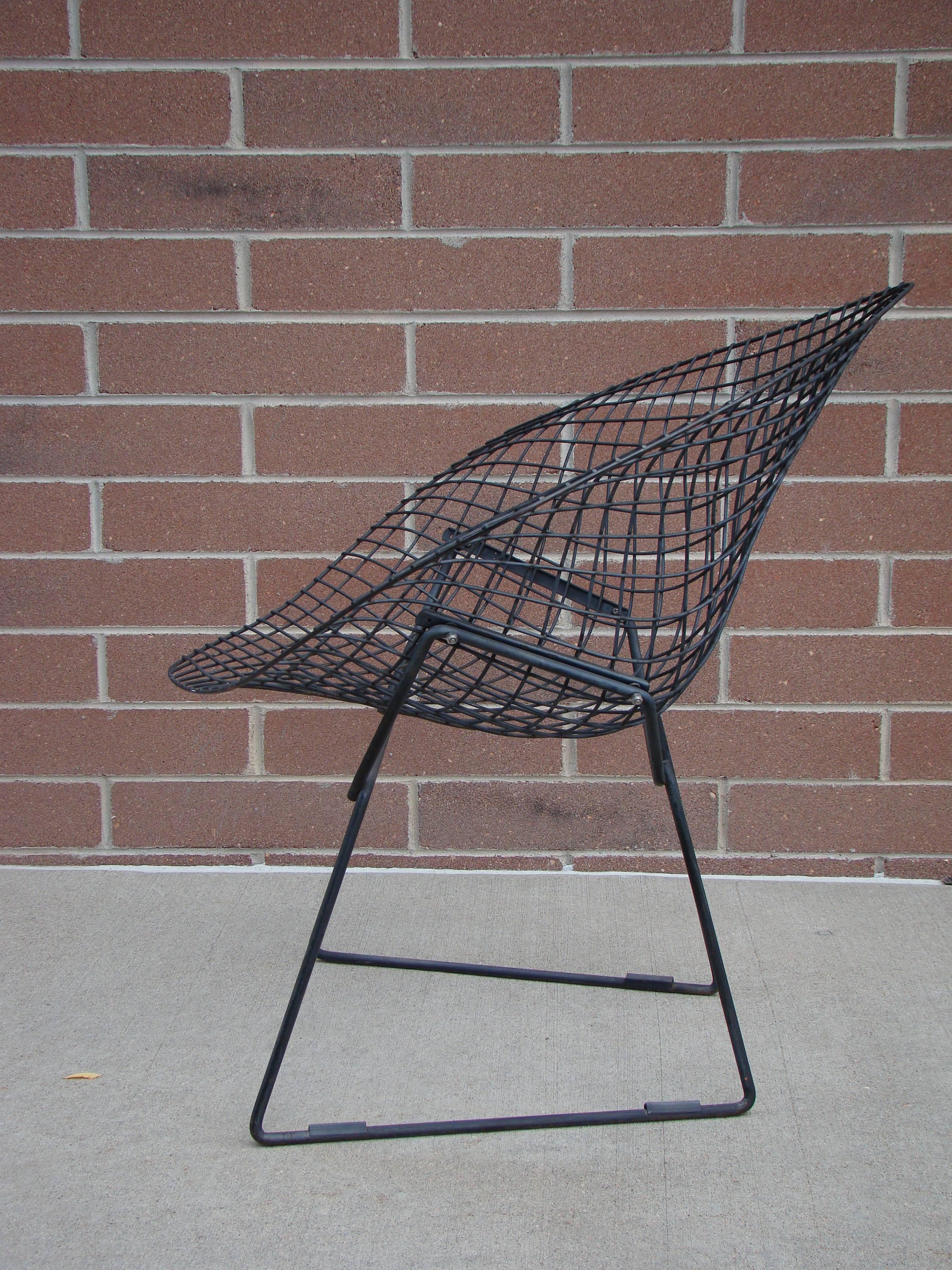 Welded Pair of Early Harry Bertoia for Knoll Black Wire Diamond Chairs For Sale