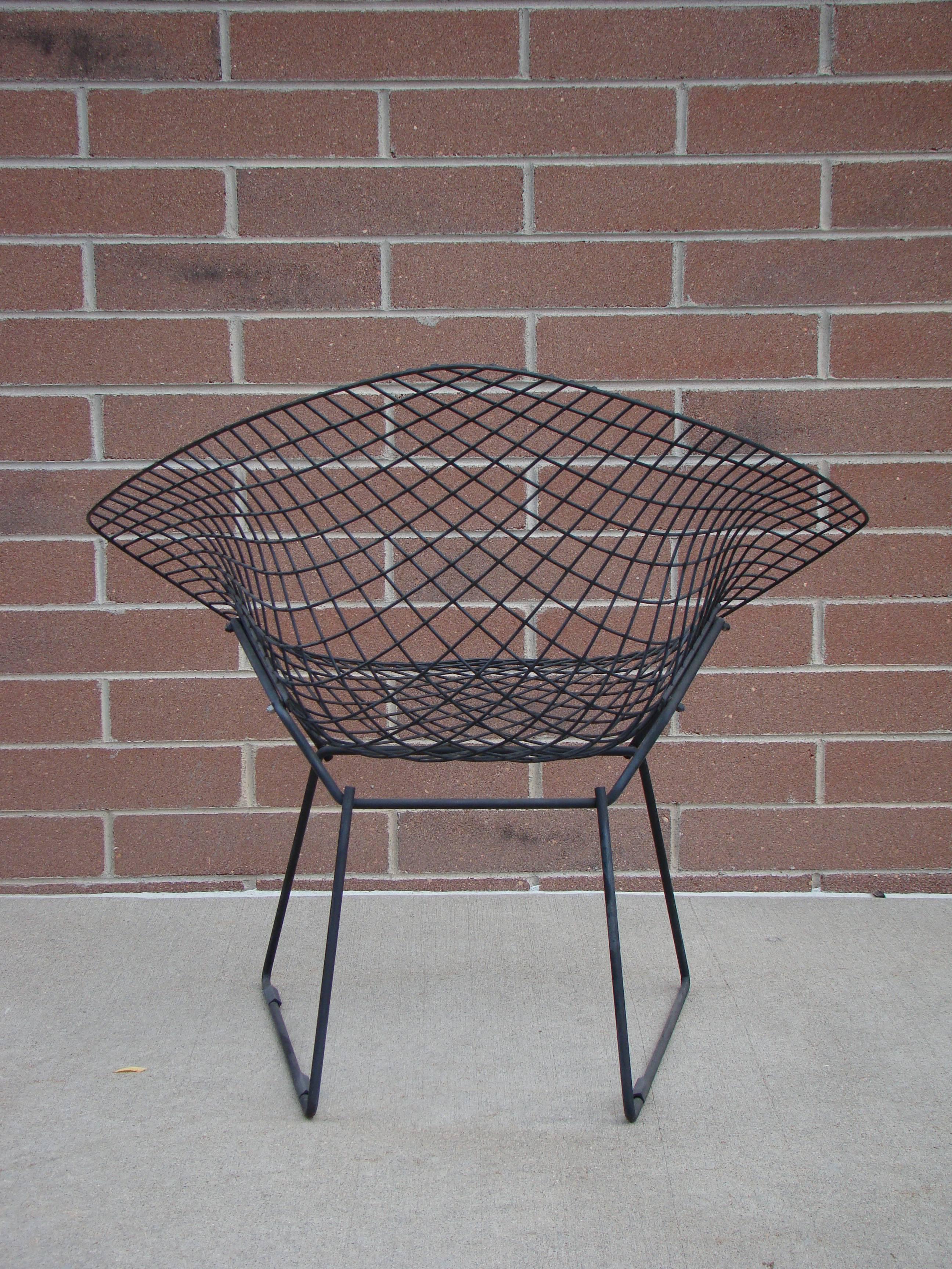 American Pair of Early Harry Bertoia for Knoll Black Wire Diamond Chairs For Sale