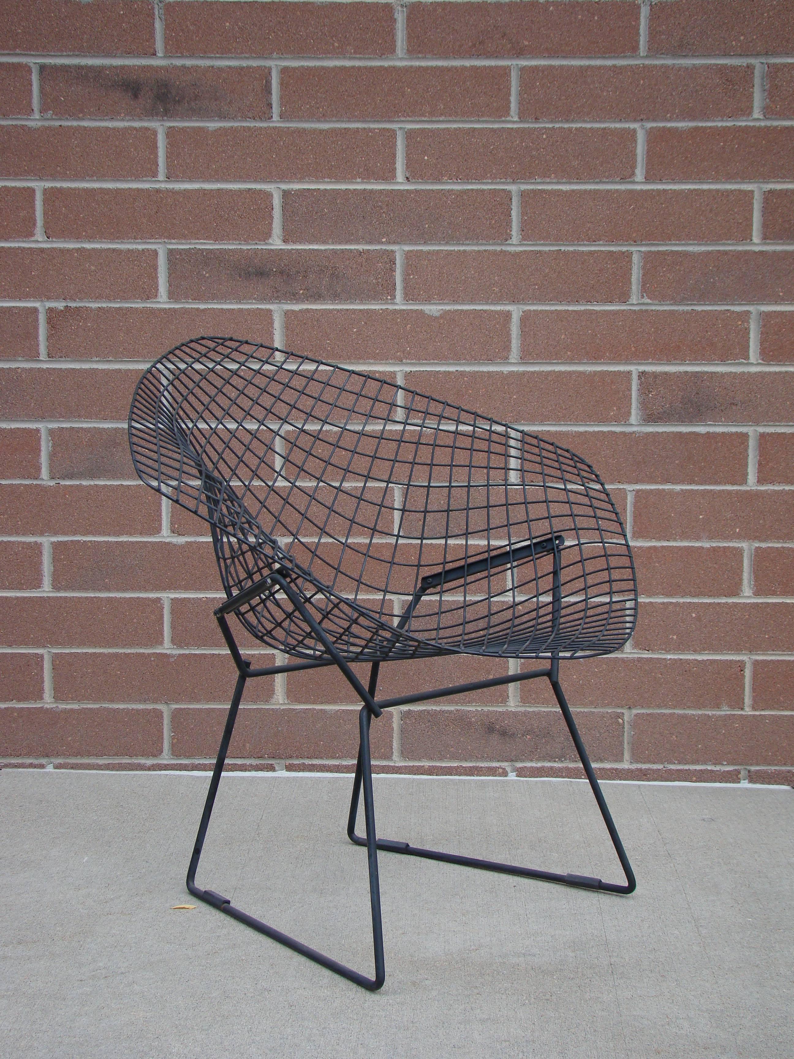 Mid-Century Modern Pair of Early Harry Bertoia for Knoll Black Wire Diamond Chairs For Sale