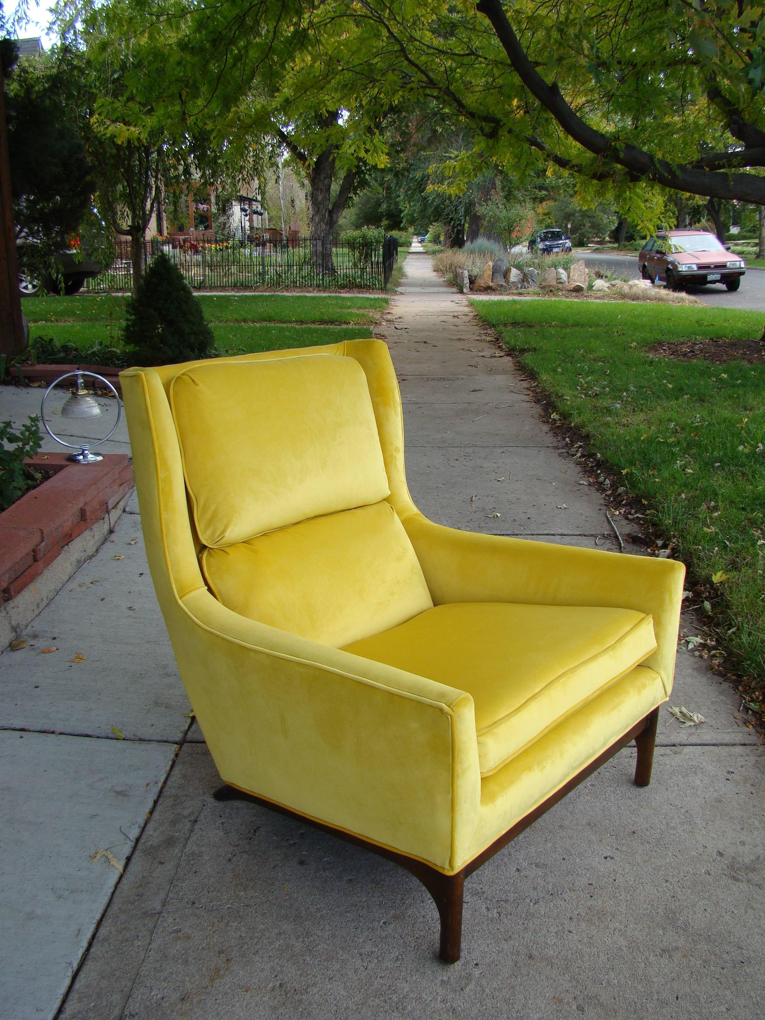 Graceful, angular, low-swept, sculptural armchair with Classic midcentury Italian design influence of Franco Albini and Gio Ponti.
Dramatic, raked walnut base, solid with no repairs, in original lacquered finish. 
Re-upholstered in Citrino velvet.