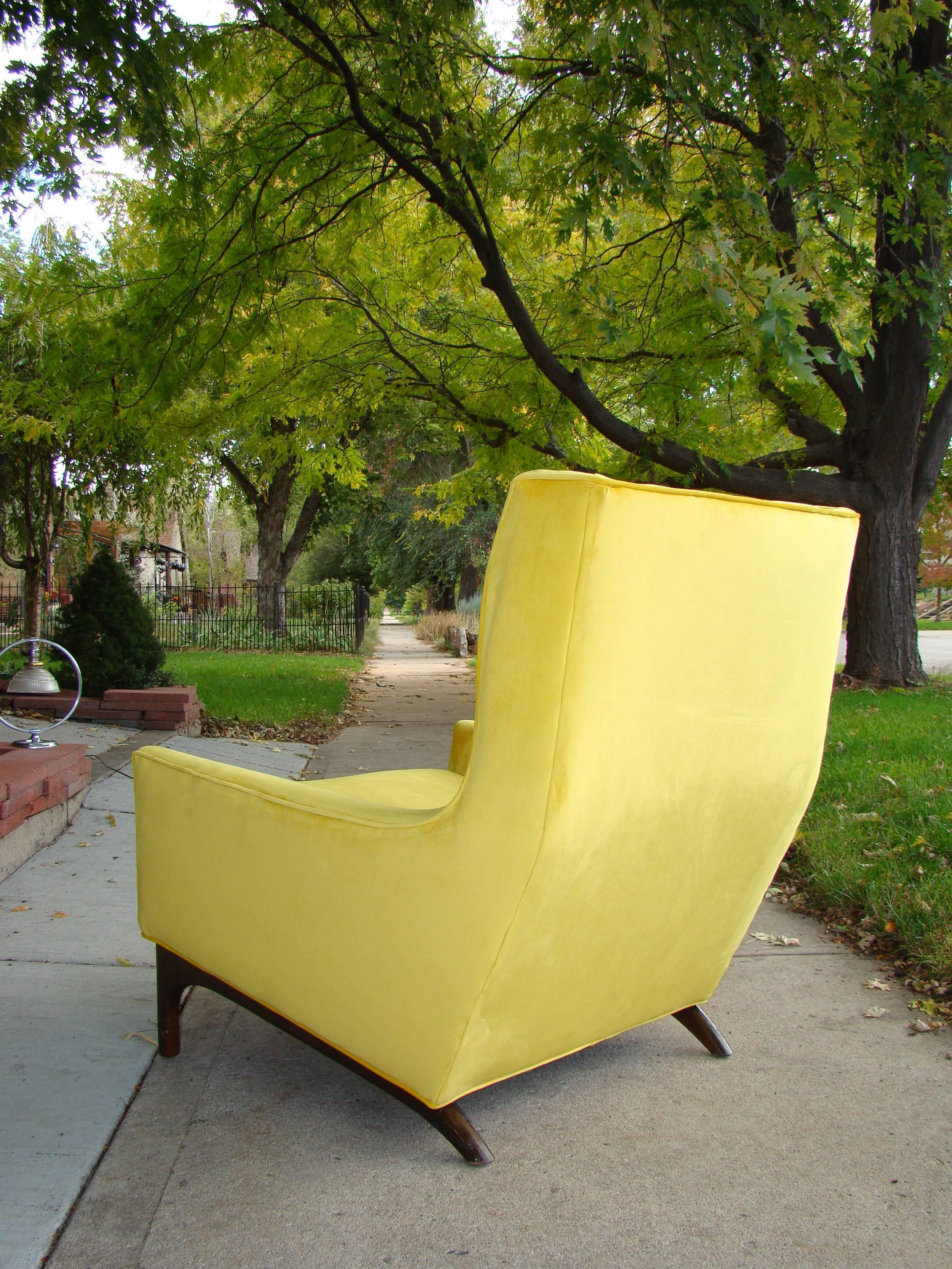Vintage, 1960s Yellow Citrine Italian Wingback Upholstered Lounge Chair In Excellent Condition In Denver, CO