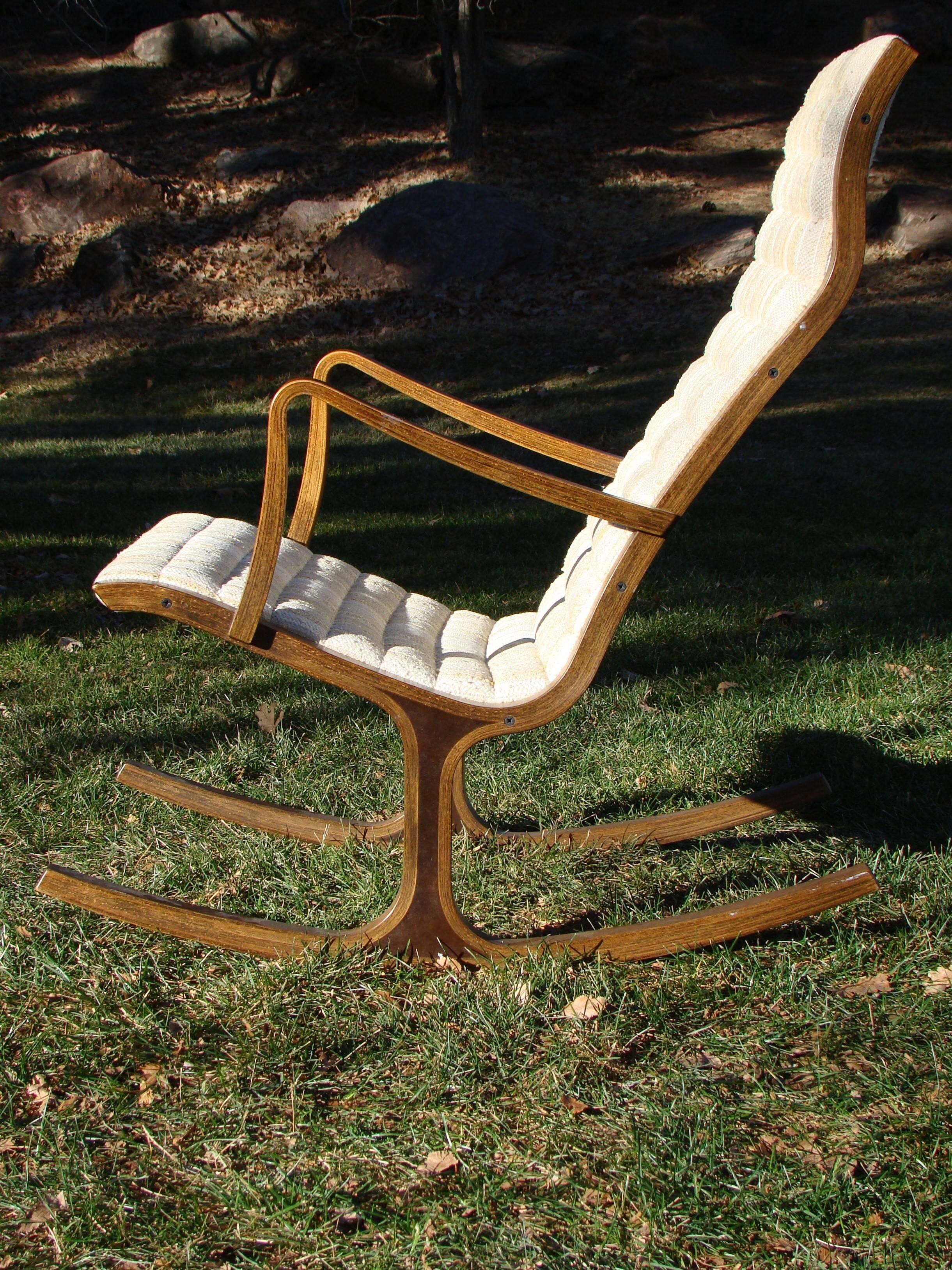 Japanese Mitsumasa Sugasawa for Tendo Mokko, Heron Rocking Chair, circa 1960s, Japan For Sale