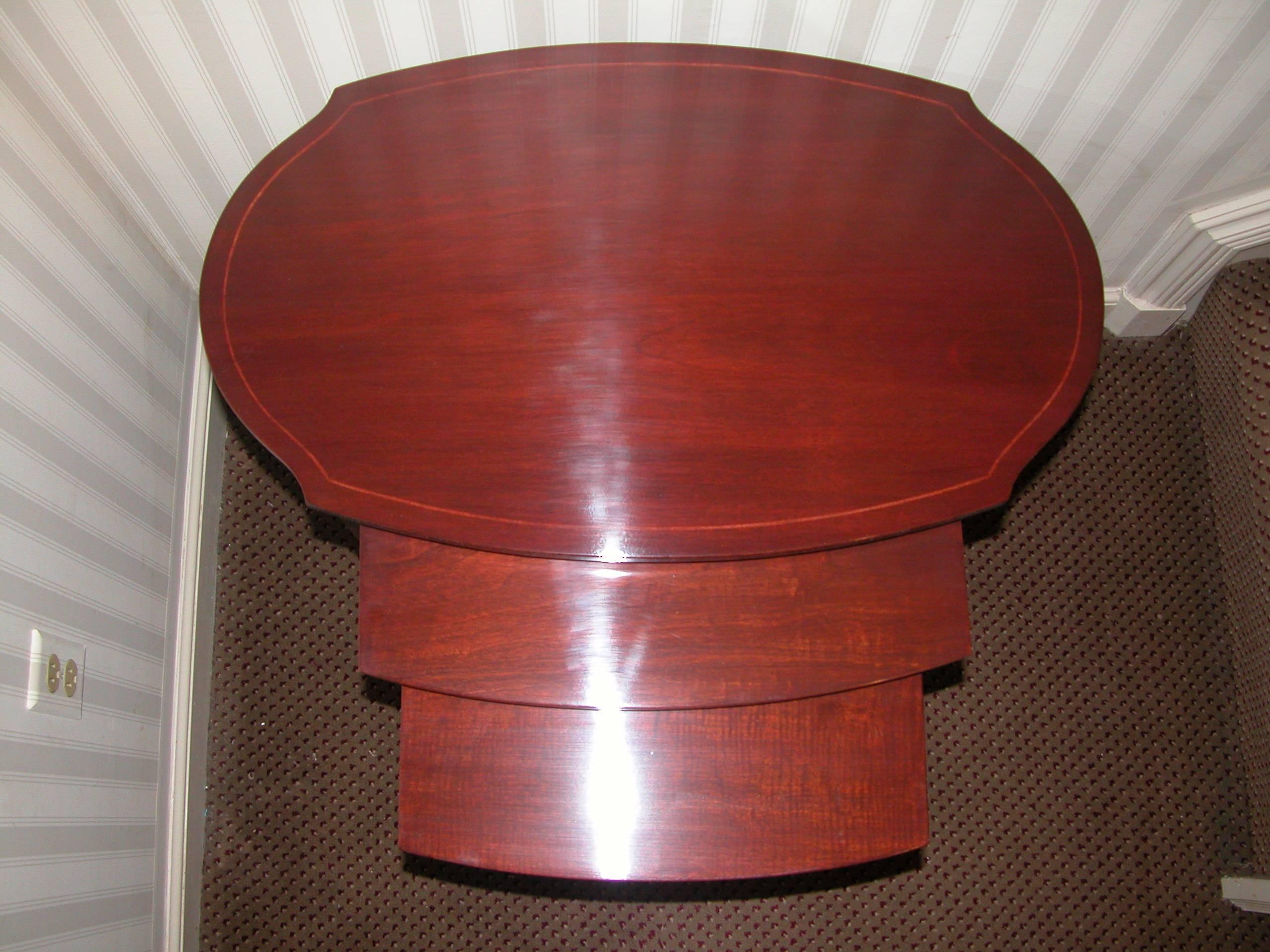 American Colonial Early 20th Century Mahogany Nest of Three Tables by Mersman Furniture
