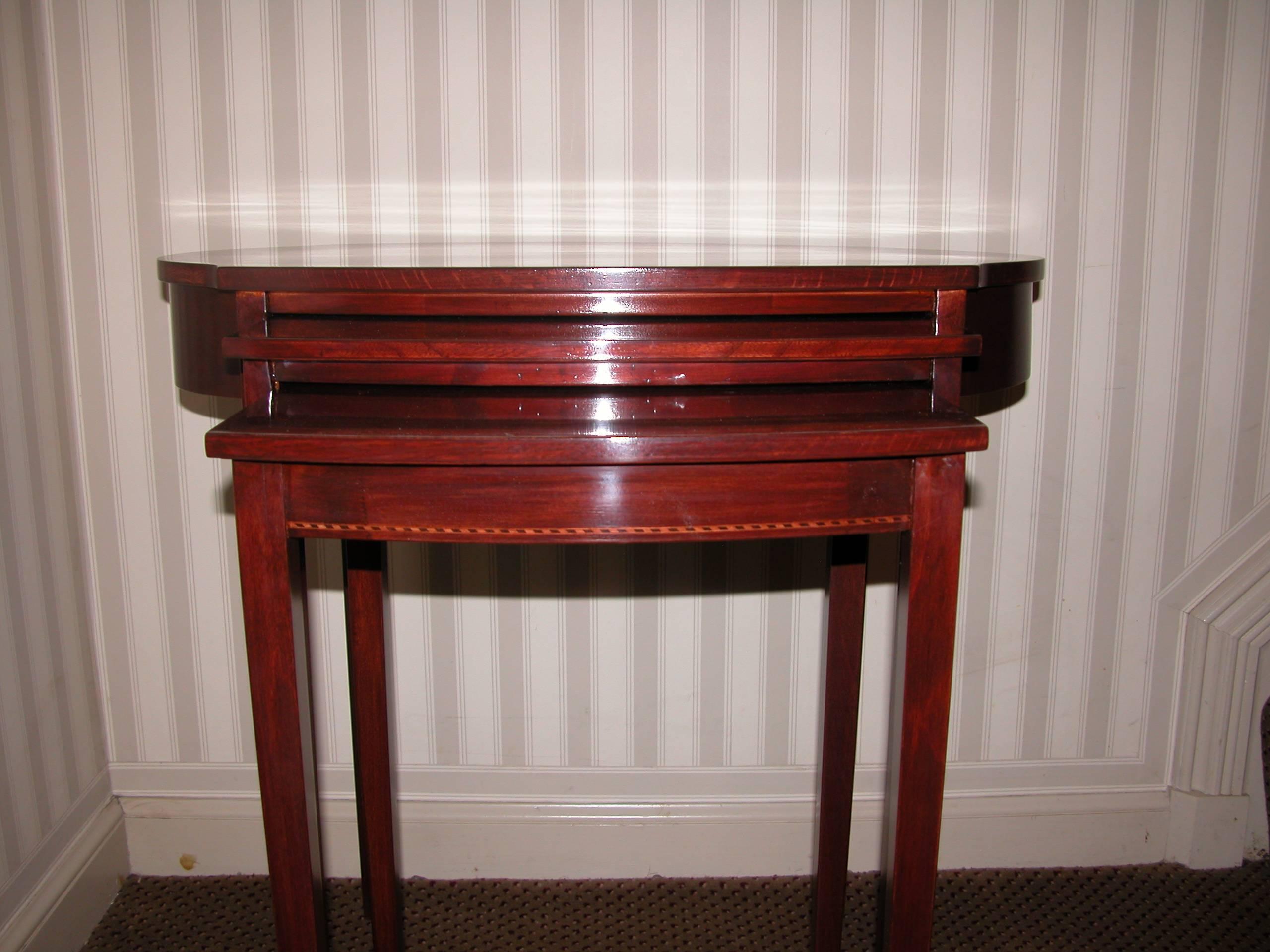 Early 20th Century Mahogany Nest of Three Tables by Mersman Furniture In Excellent Condition In Pittsburgh, PA
